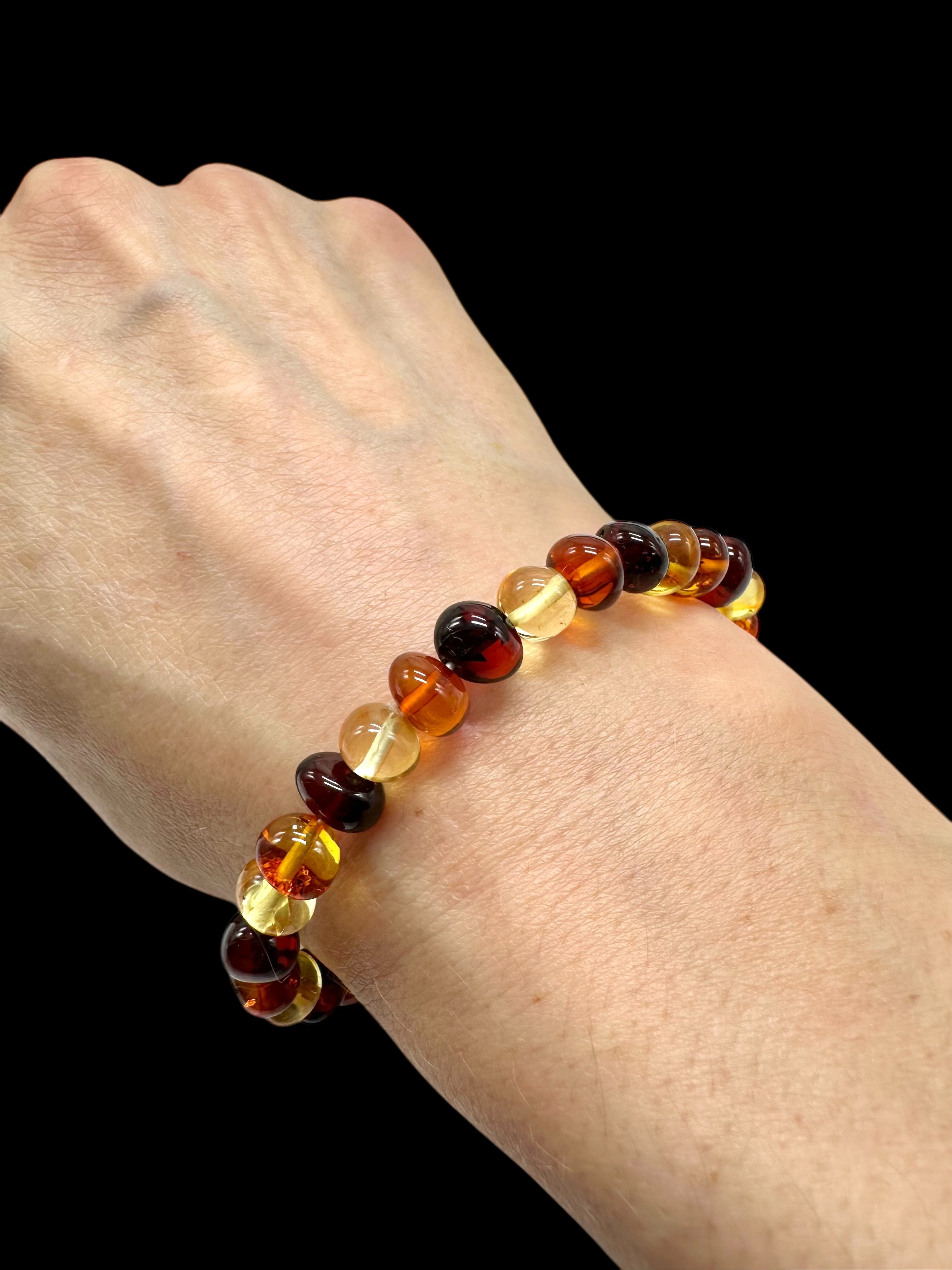 Bracelet made of polished genuine amber spheres / random piece - N/J015