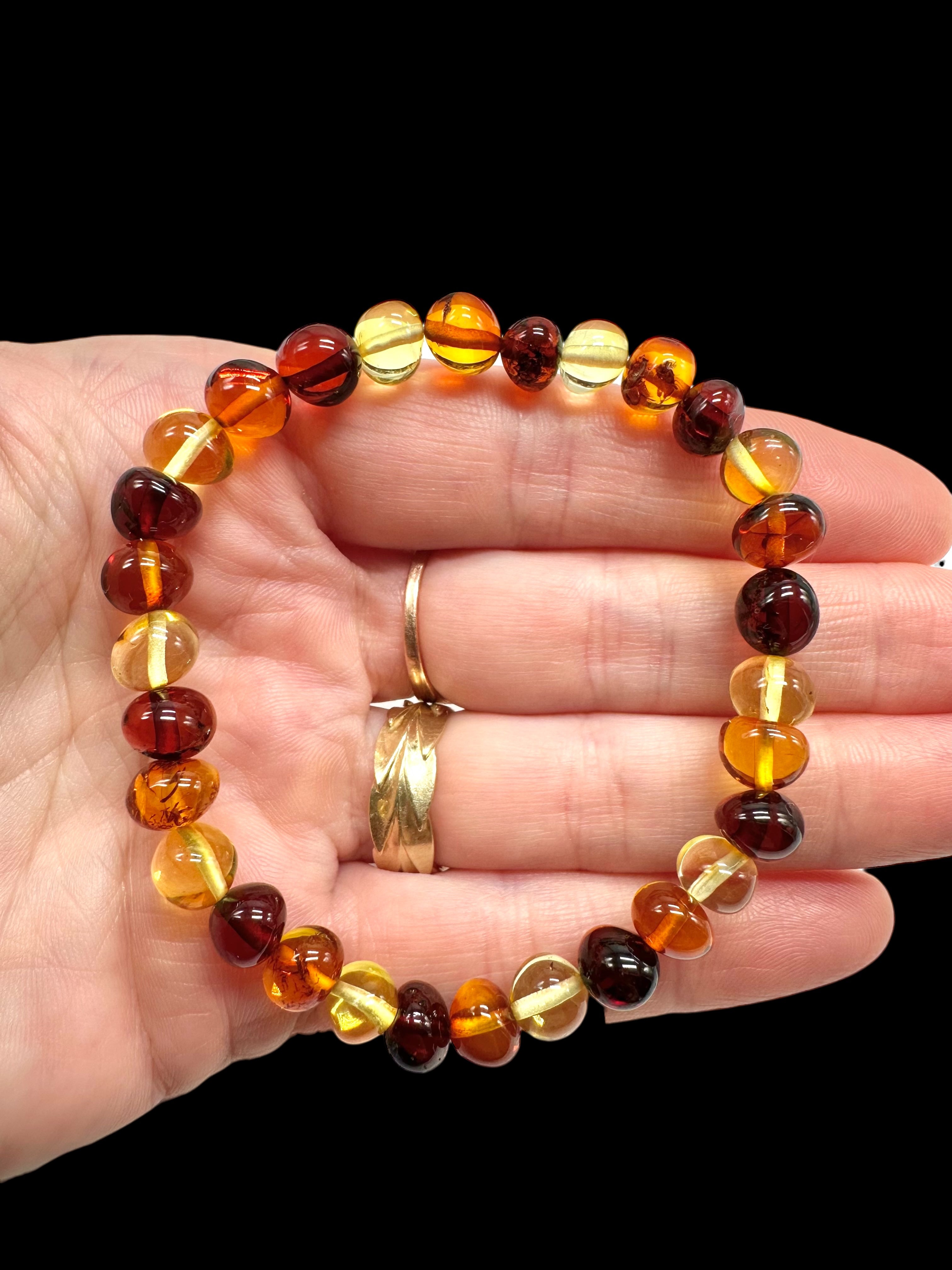 Bracelet made of polished genuine amber spheres / random piece