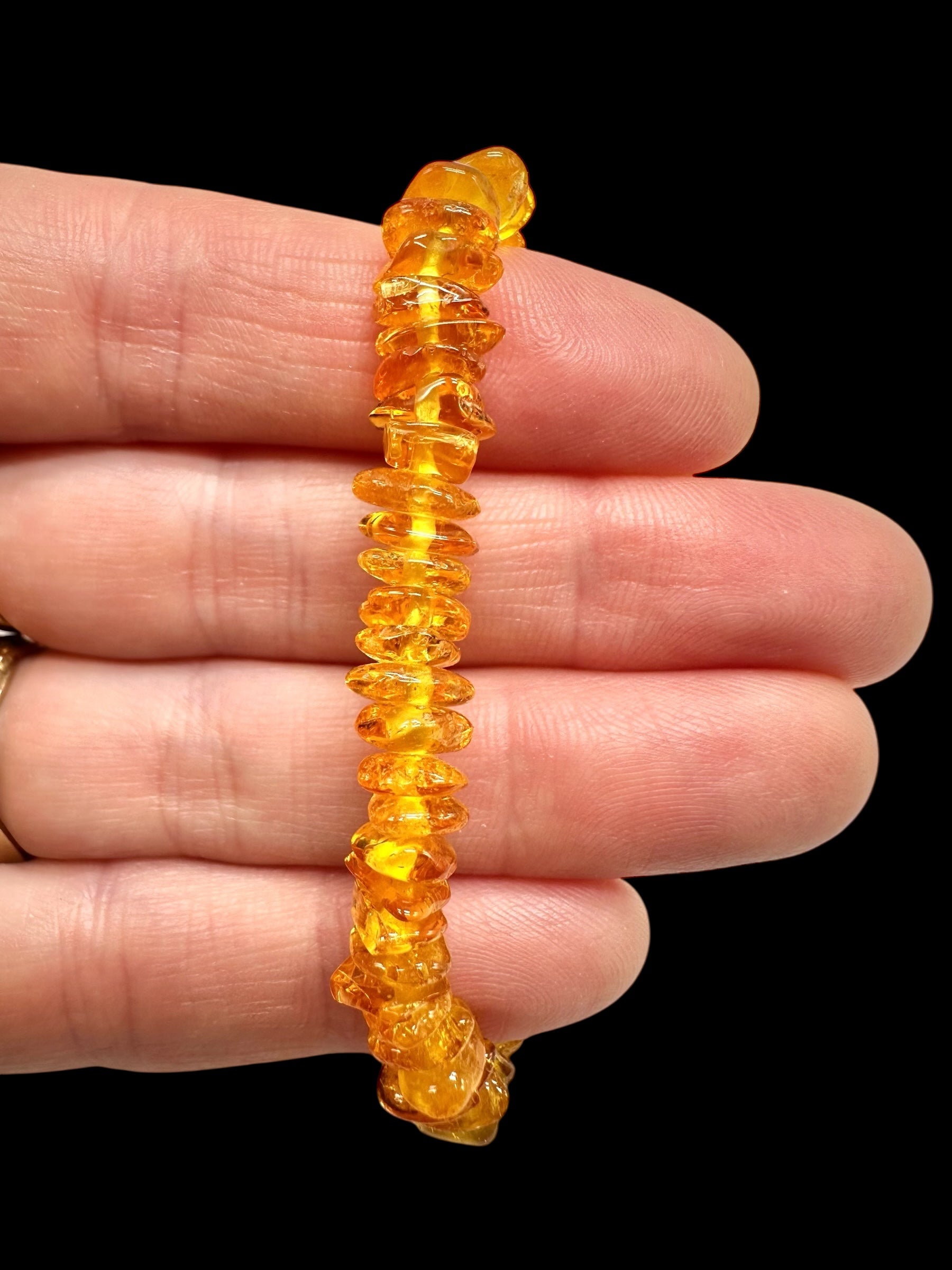 Children's bracelet made of tumbled genuine amber / light – random piece - N/J019