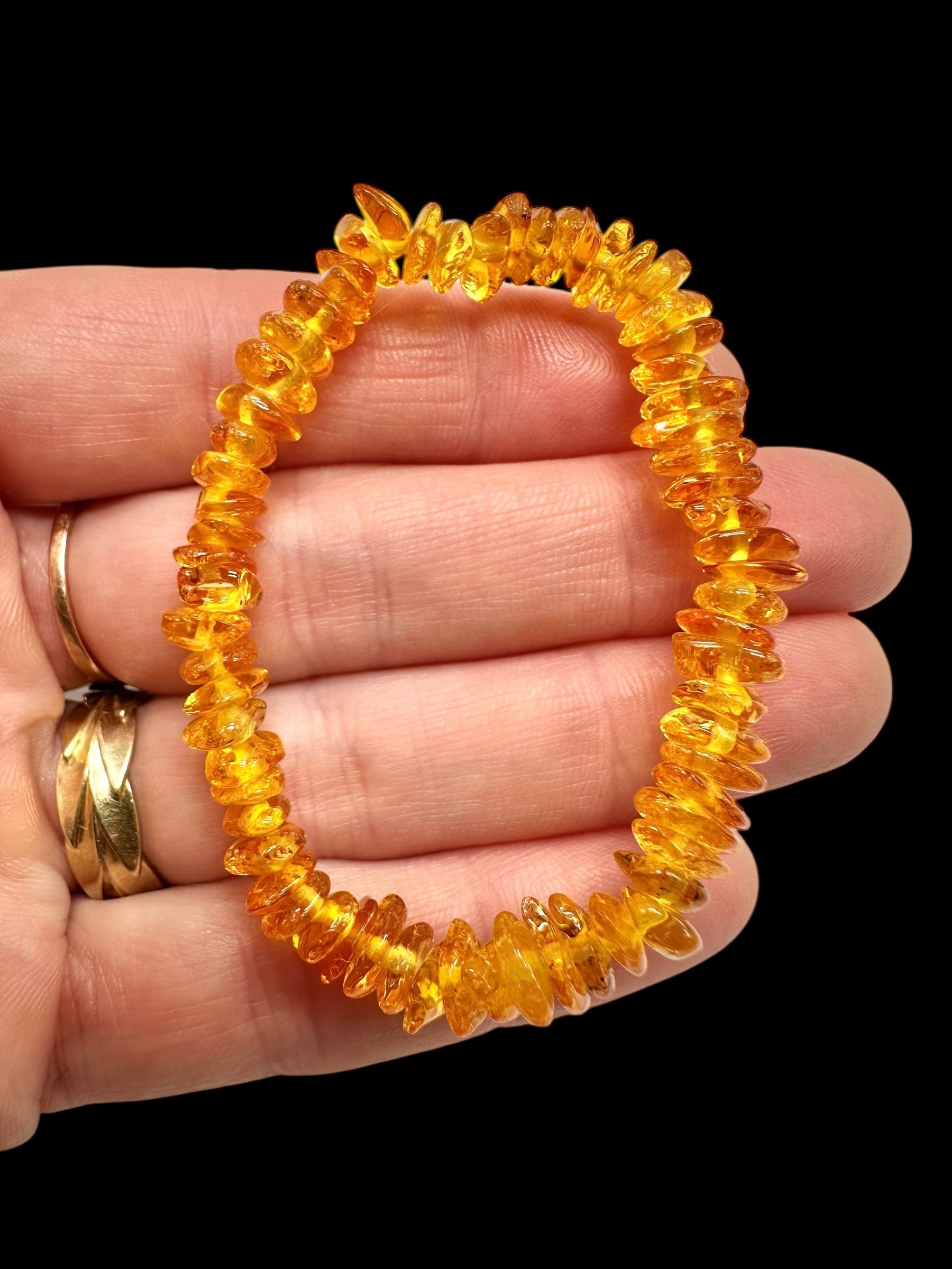 Children's bracelet made of tumbled genuine amber / light – random piece