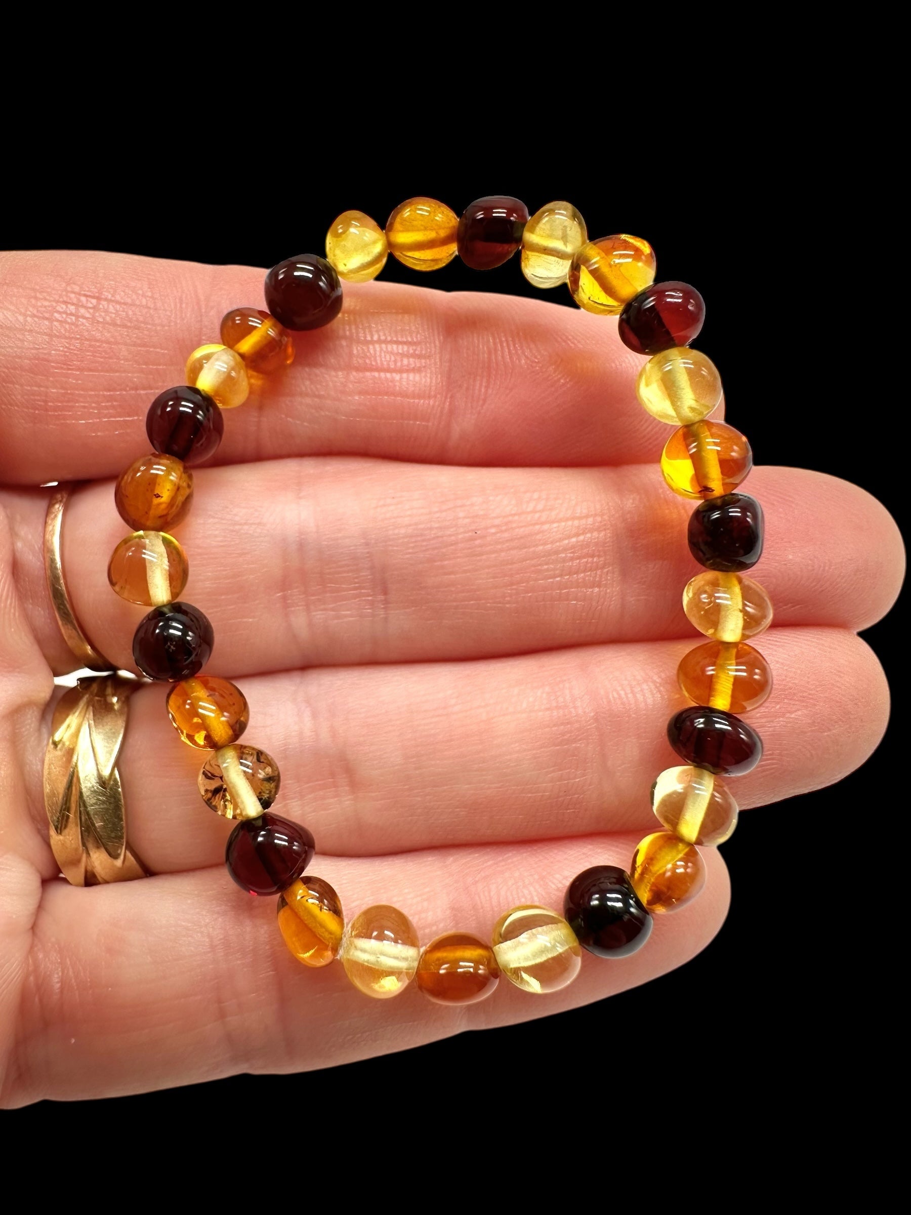Children's bracelet made of polished genuine amber spheres / mix – random piece