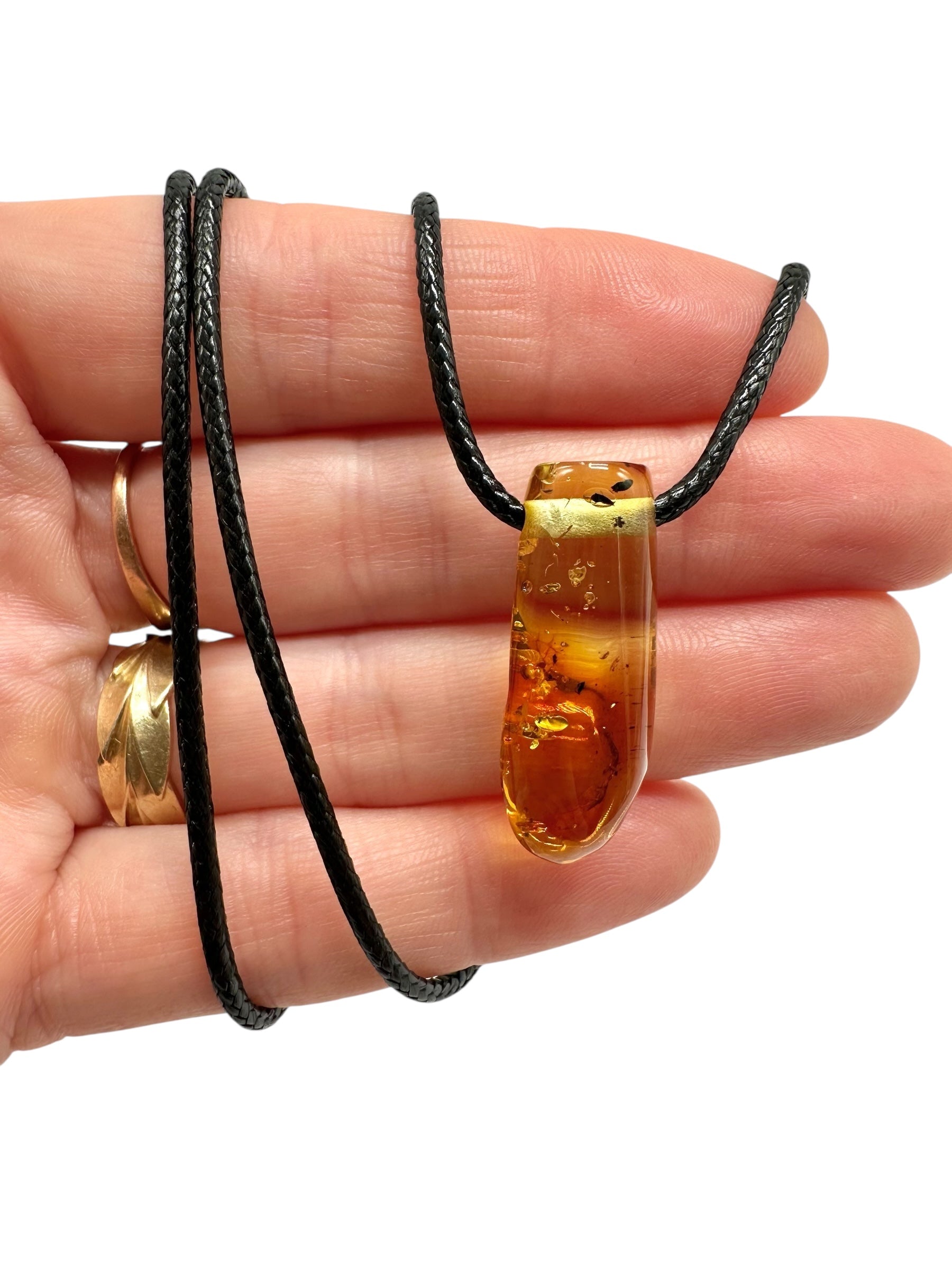 Amber pendant with leather cord - P/JN043