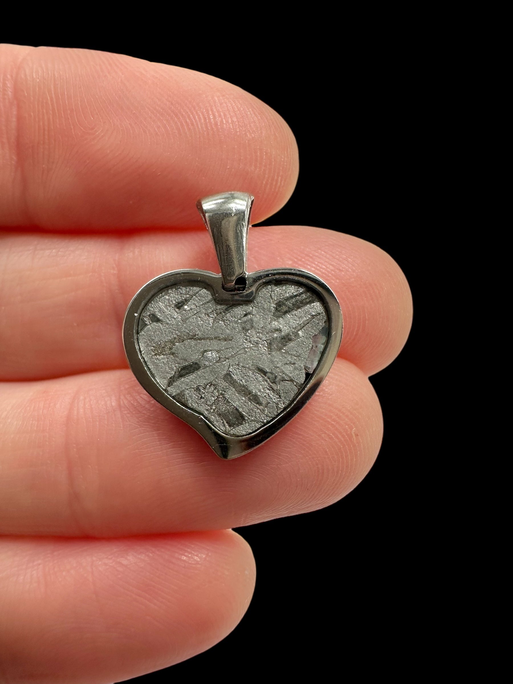 Aletai meteorite pendant / heart - P/M090