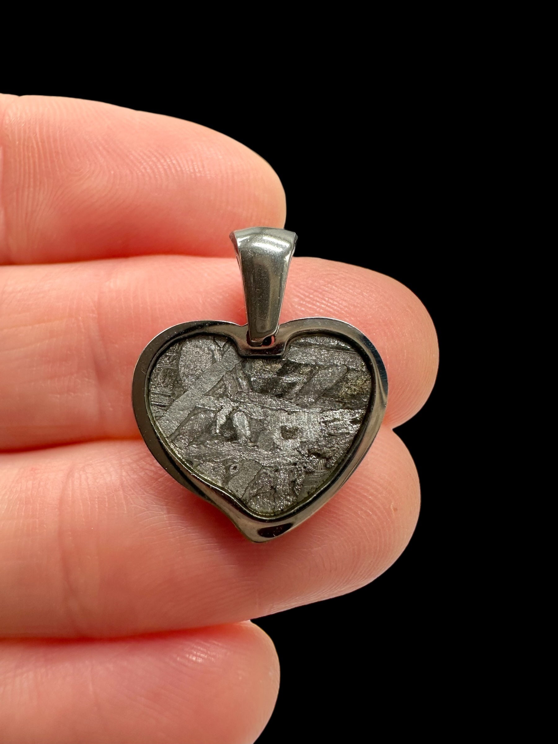 Aletai meteorite pendant / heart - P/M092