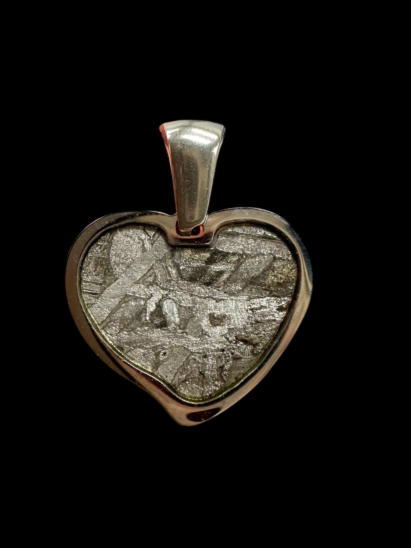 Aletai meteorite pendant / heart
