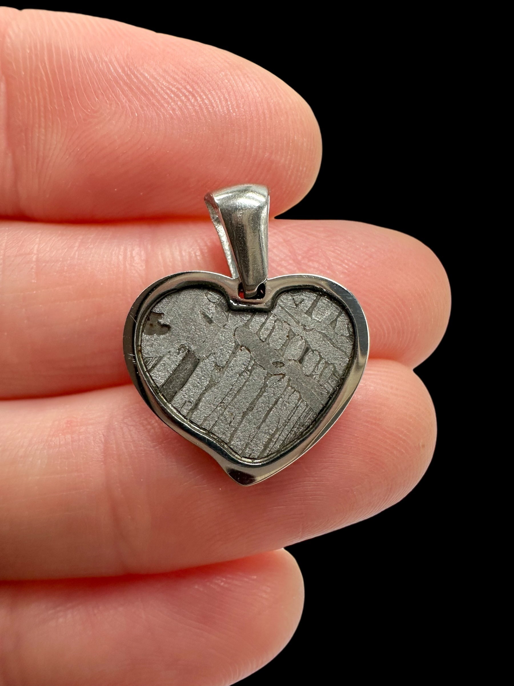 Aletai meteorite pendant / heart - P/M093