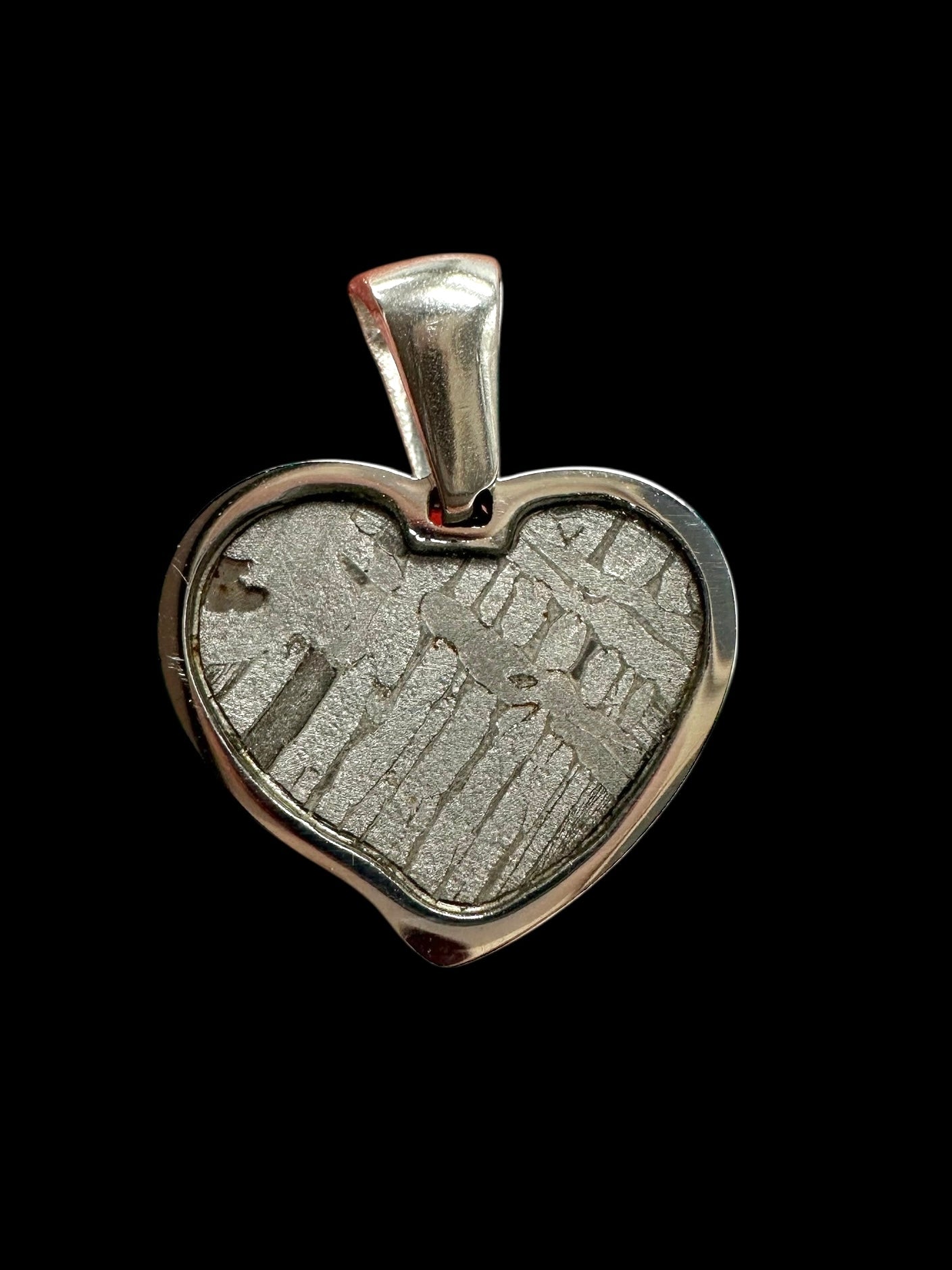Aletai meteorite pendant / heart