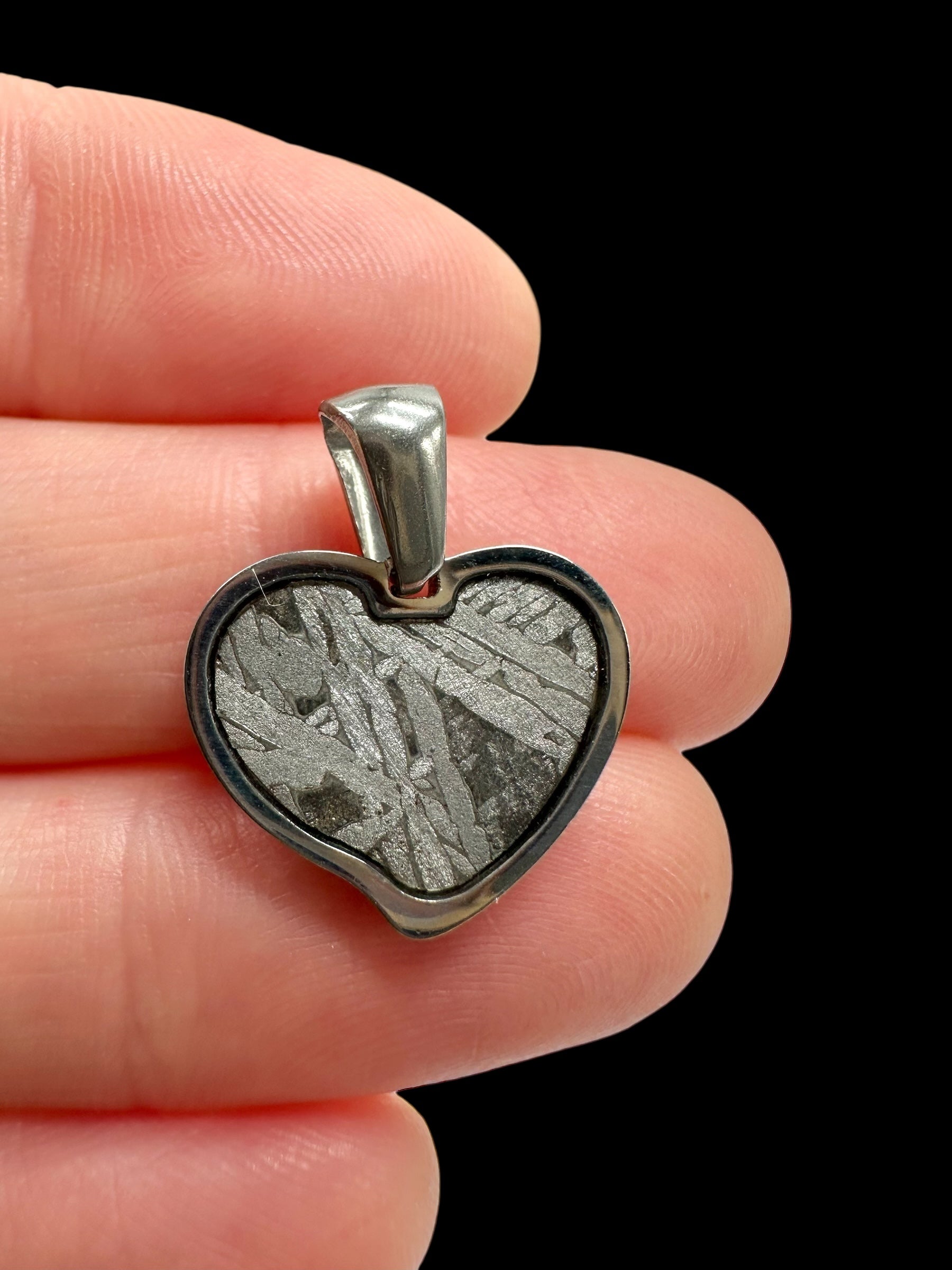 Aletai meteorite pendant / heart - P/M094
