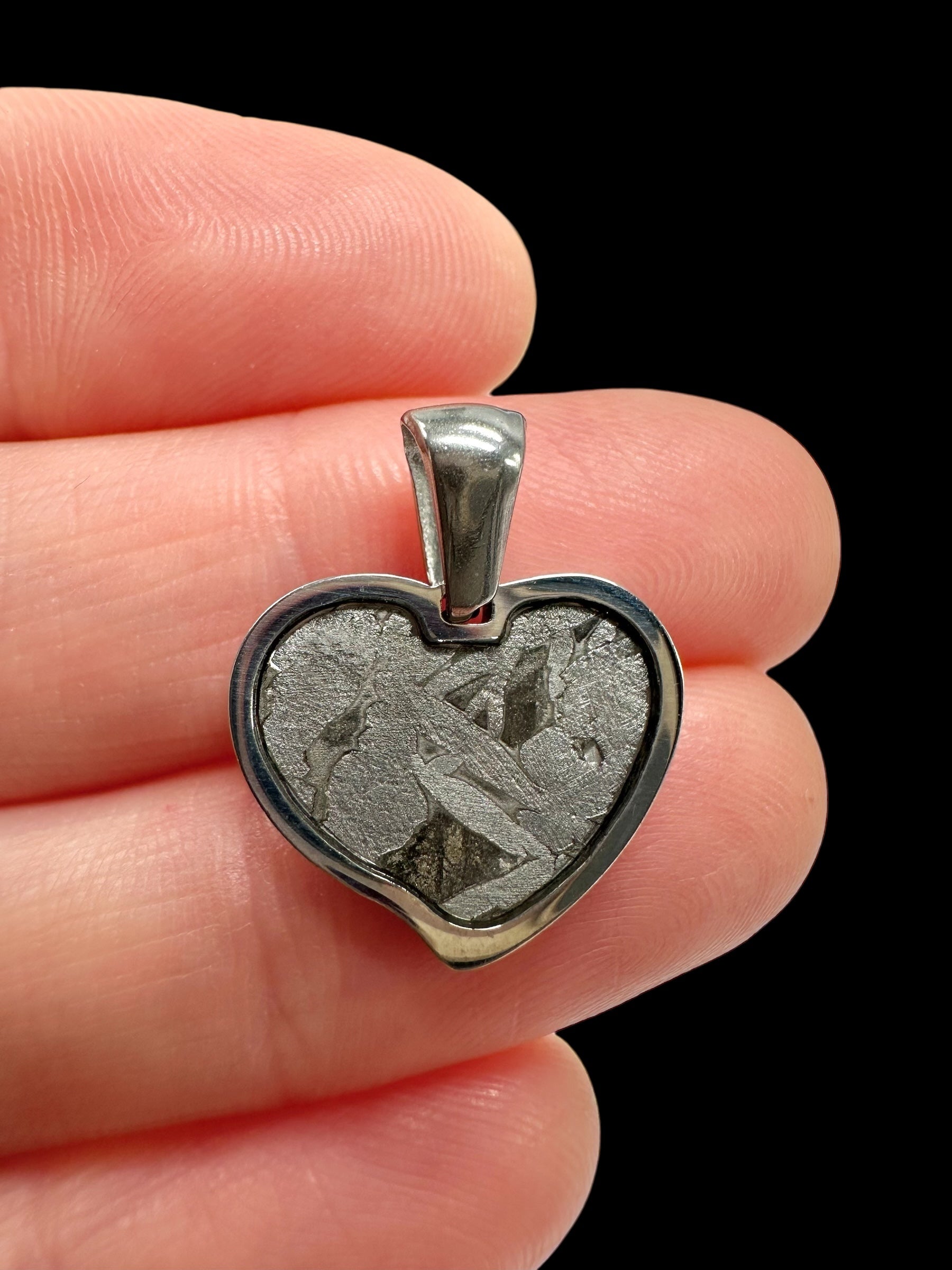Aletai meteorite pendant / heart - P/M095