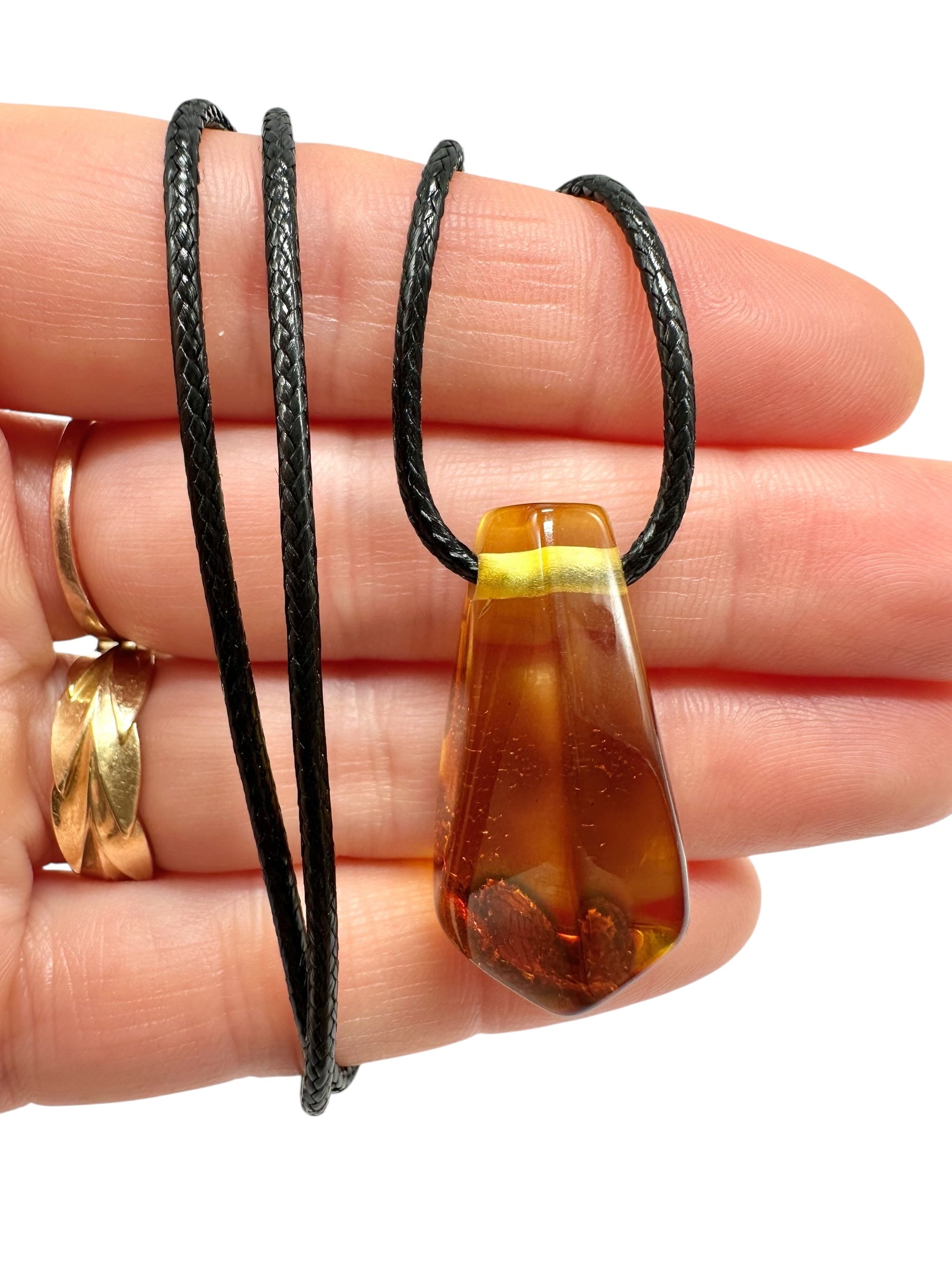 Amber pendant with leather cord - P/JN048
