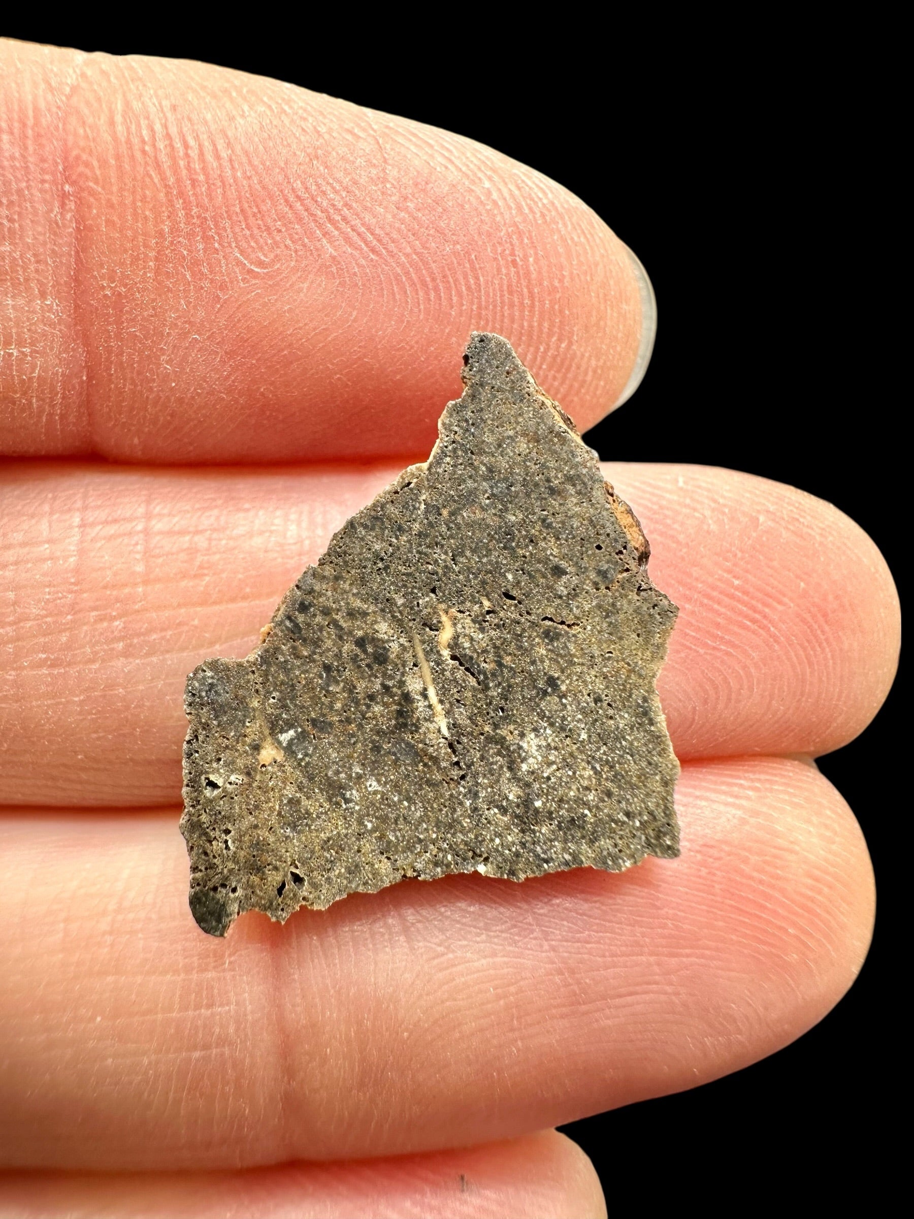 Lunar meteorite Ash Shaqqah 002 – 1,1g – Libya