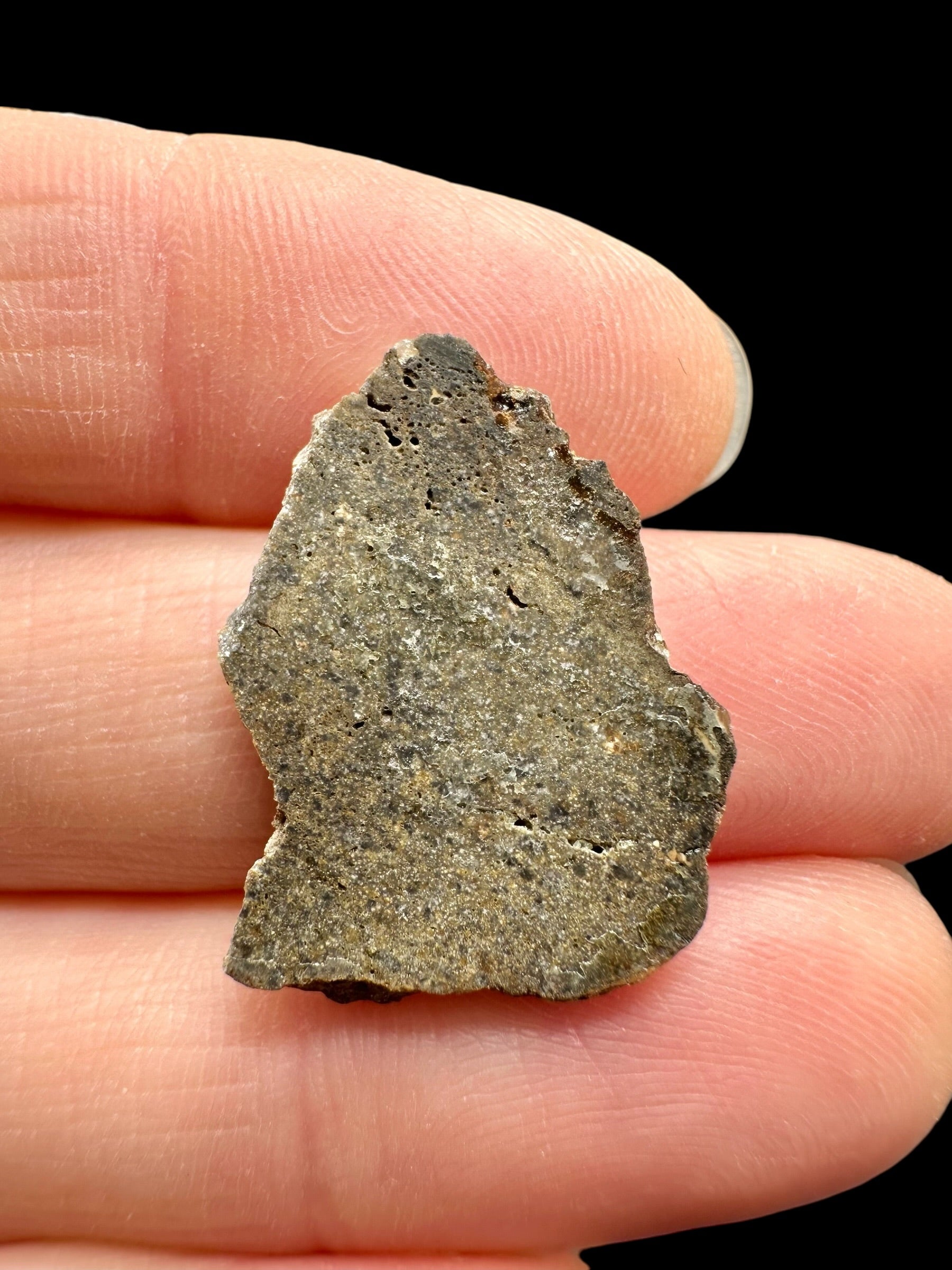 Lunar meteorite Ash Shaqqah 002 – 1,5g – Libya - MESH09
