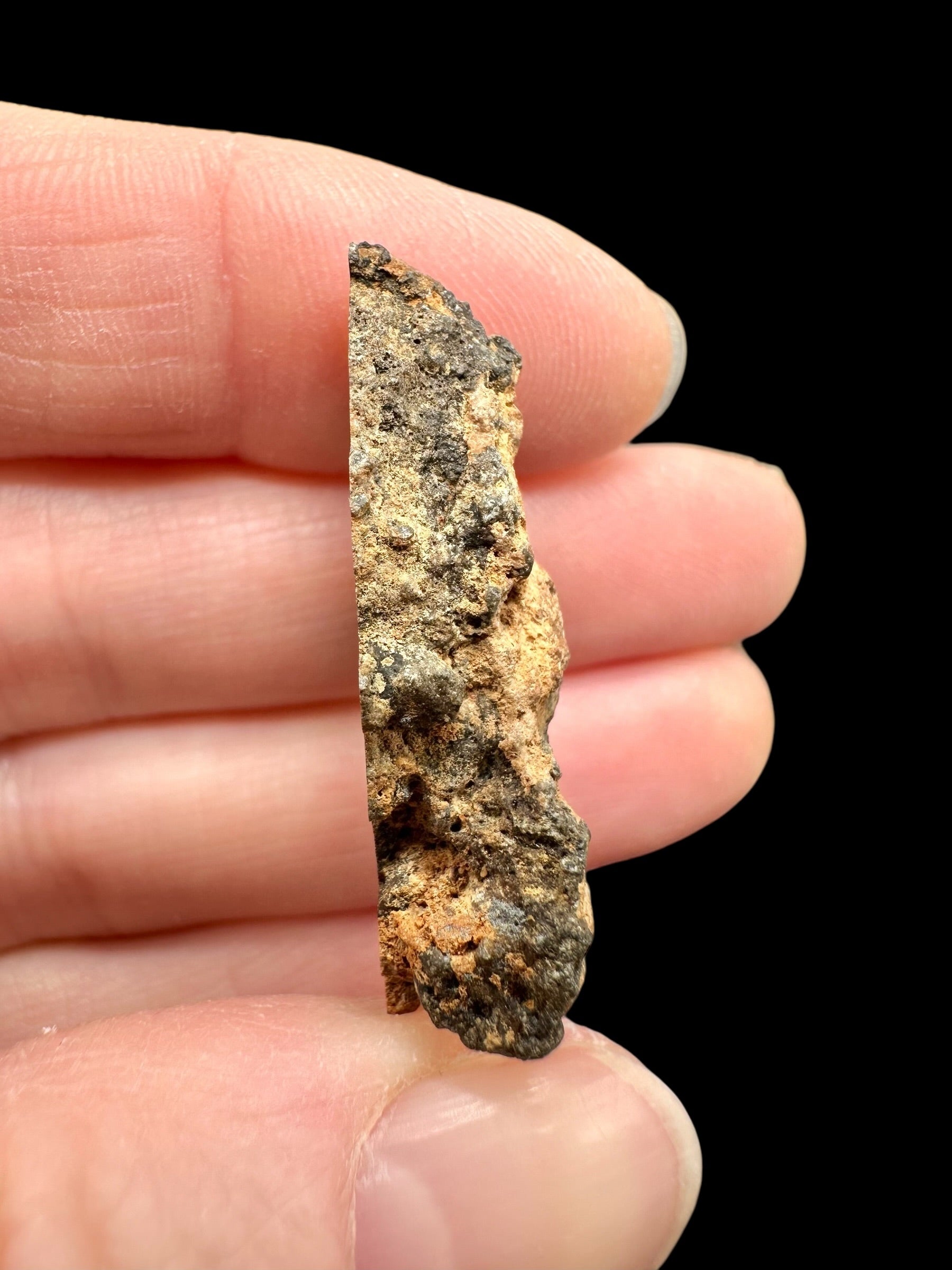 Lunar meteorite Ash Shaqqah 002 – 5,9g – Libya - MESH10
