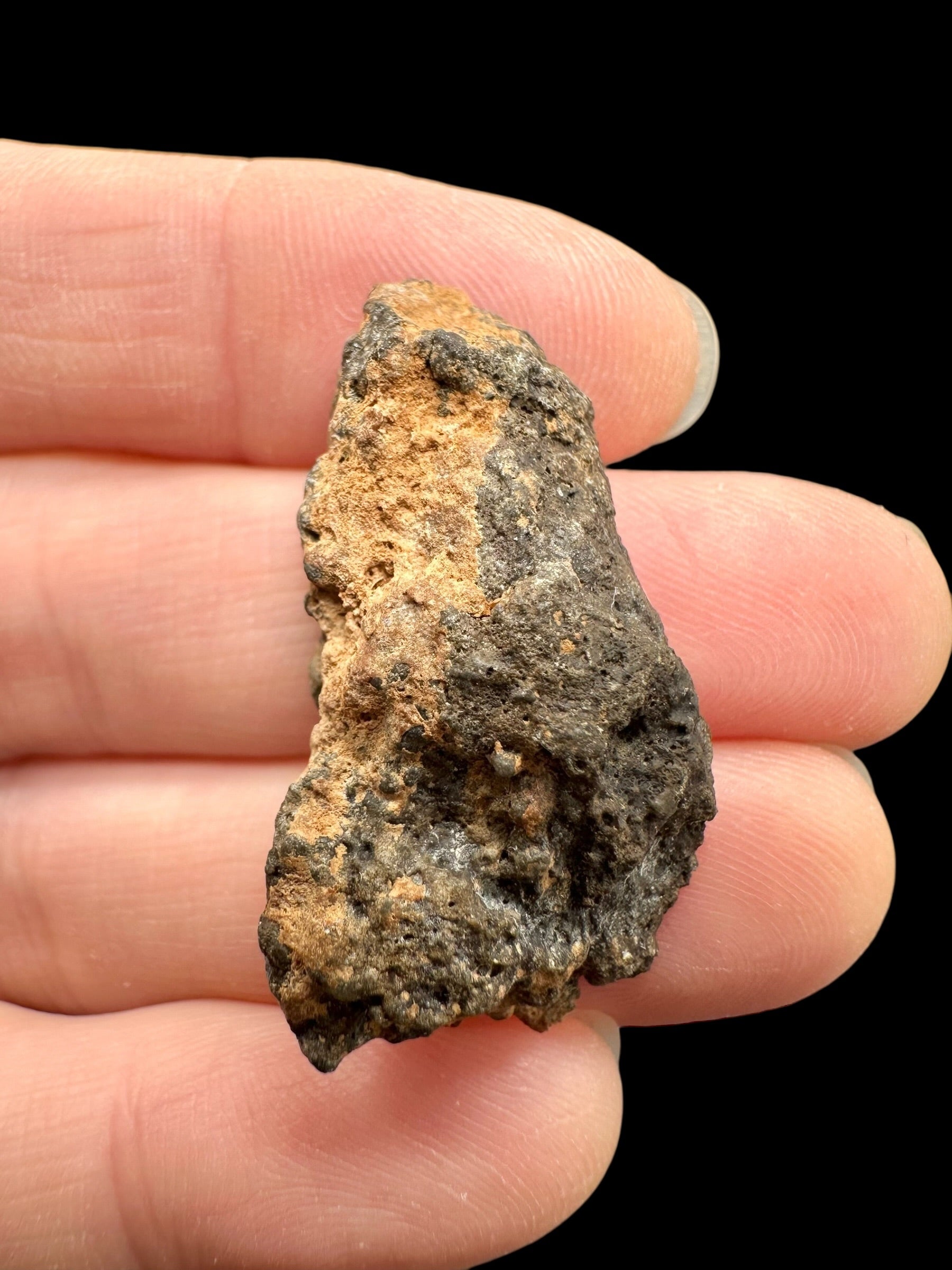 Lunar meteorite Ash Shaqqah 002 – 5,9g – Libya - MESH10