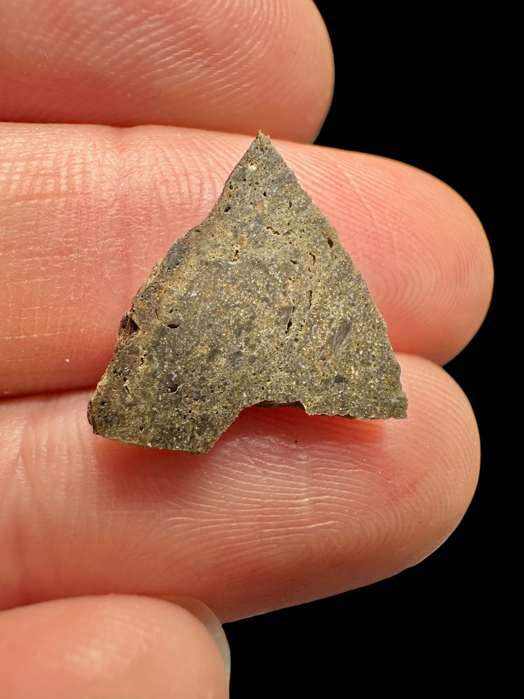 Lunar meteorite Ash Shaqqah 002 – 0,61g – Libya - MESH14
