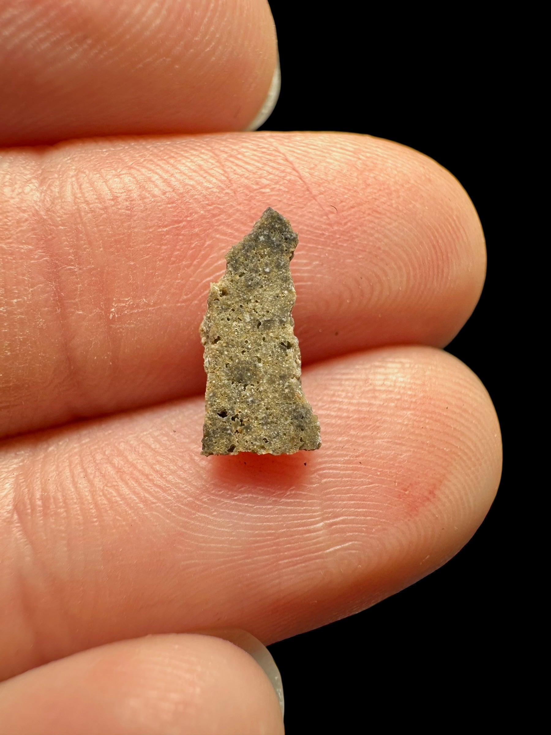 Lunar meteorite Ash Shaqqah 002 – 0,18g – Libya - MESH16