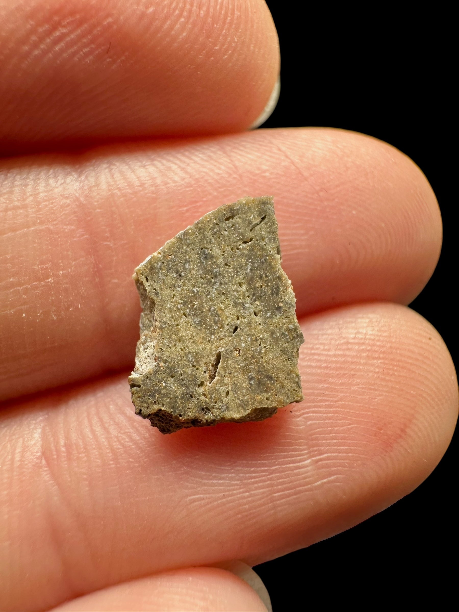 Lunar meteorite Ash Shaqqah 002 – 0,37g – Libya - MESH17
