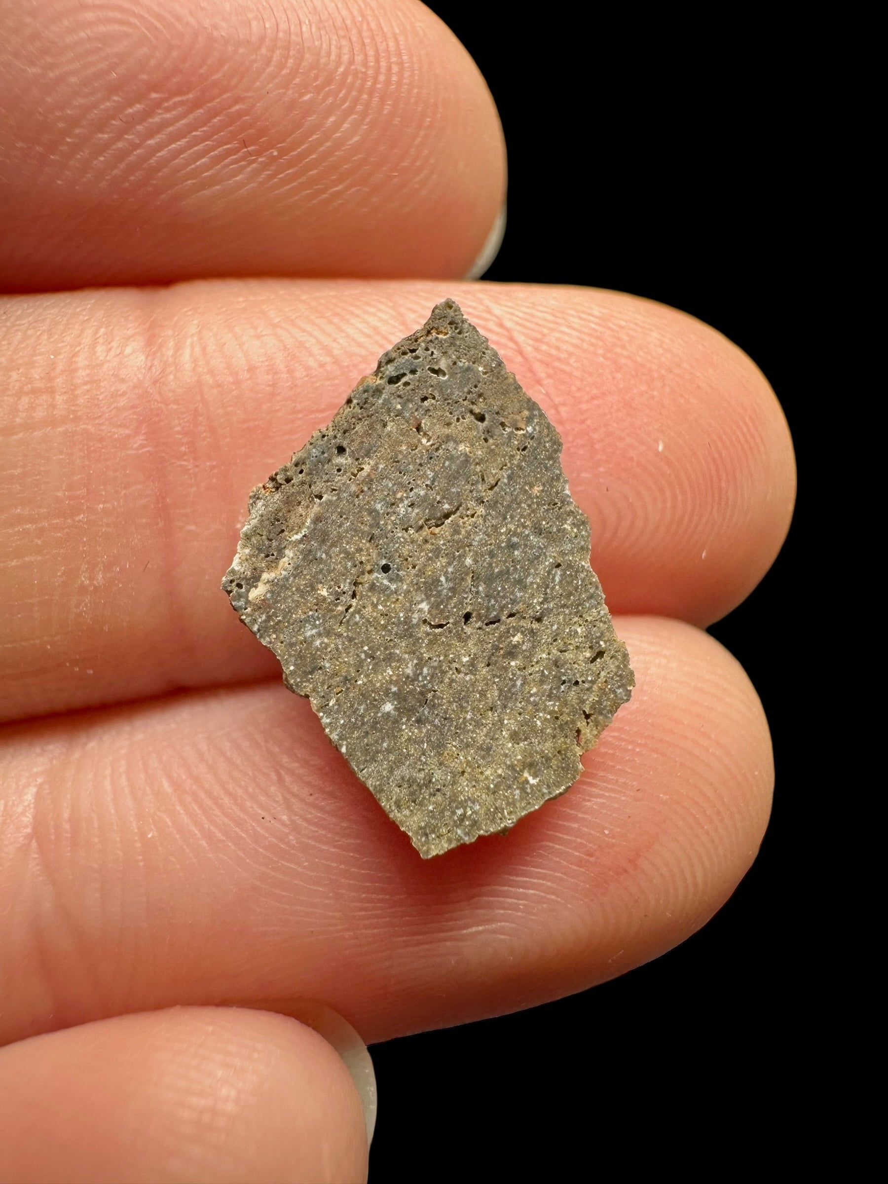 Lunar meteorite Ash Shaqqah 002 – 0,57g – Libya - MESH19