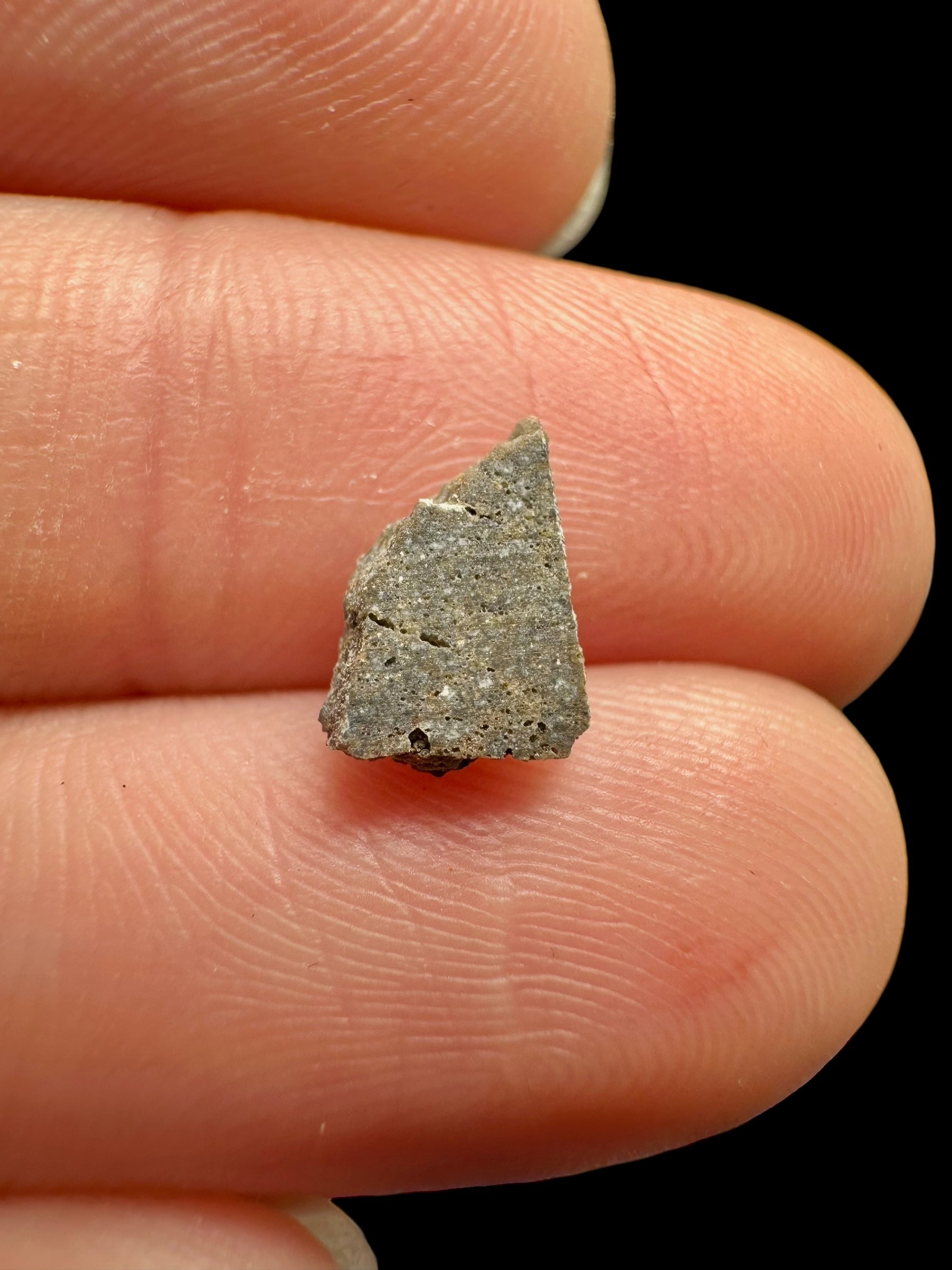 Lunar meteorite Ash Shaqqah 002 – 0,16g – Libya - MESH27
