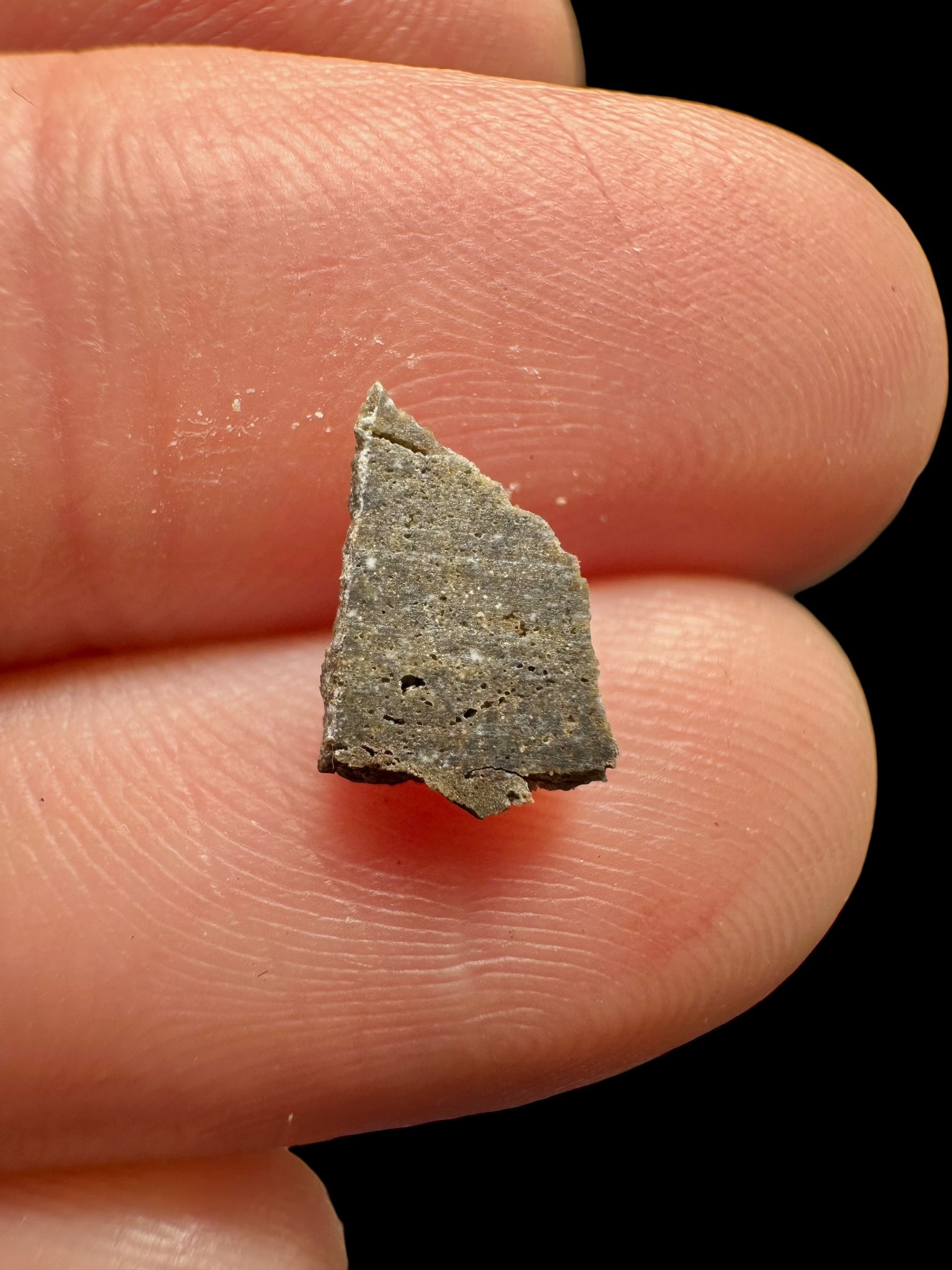 Lunar meteorite Ash Shaqqah 002 – 0,16g – Libya - MESH27