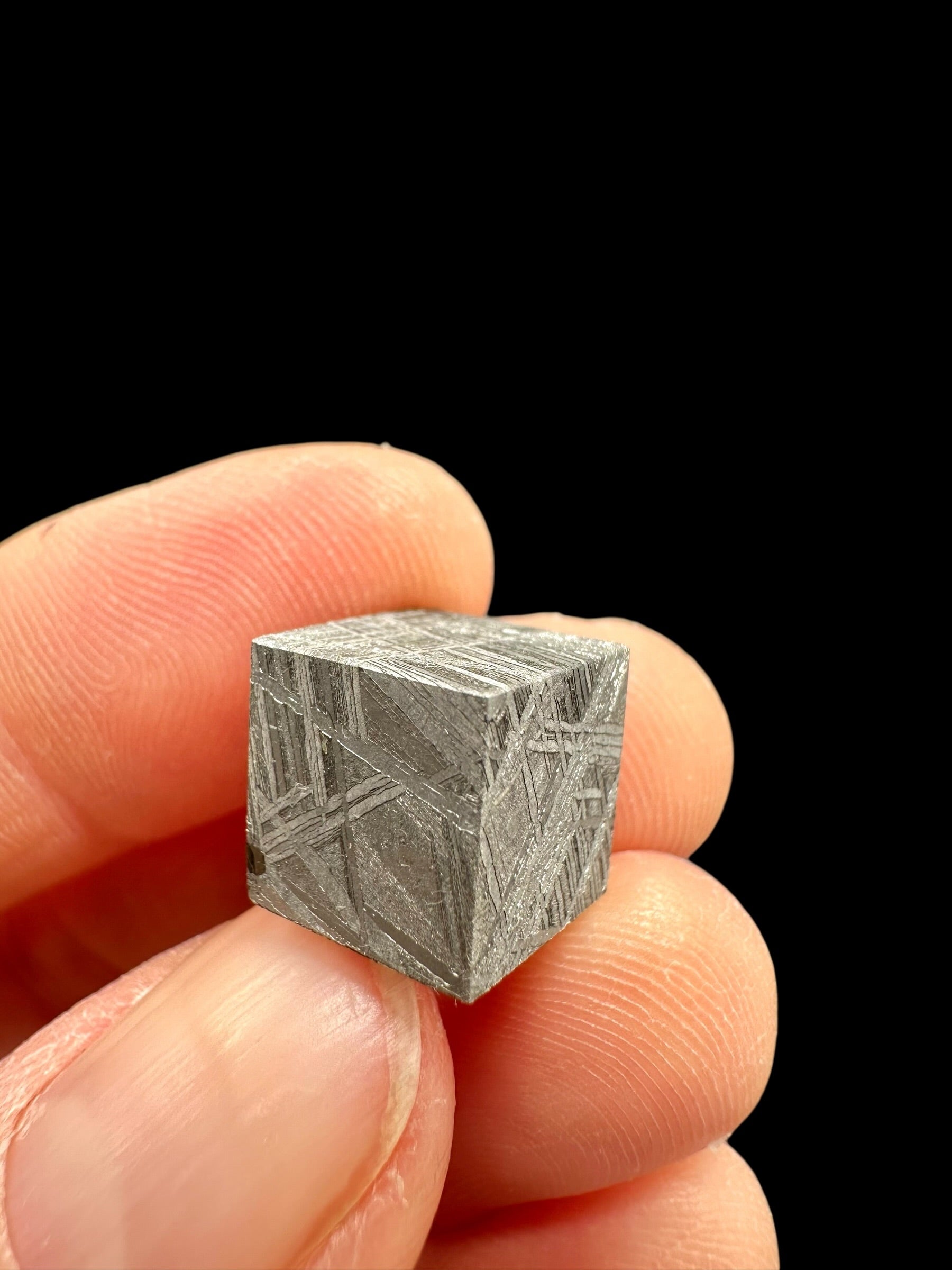 Meteorite Muonionalusta cube 10mm – Norrbotten, Sweden