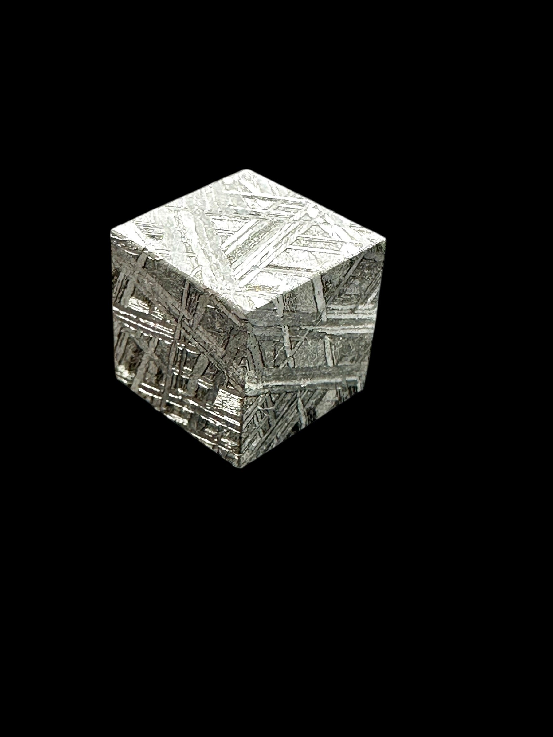 Meteorite Muonionalusta cube 10 mm – Norrbotten, Sweden - MEMO151