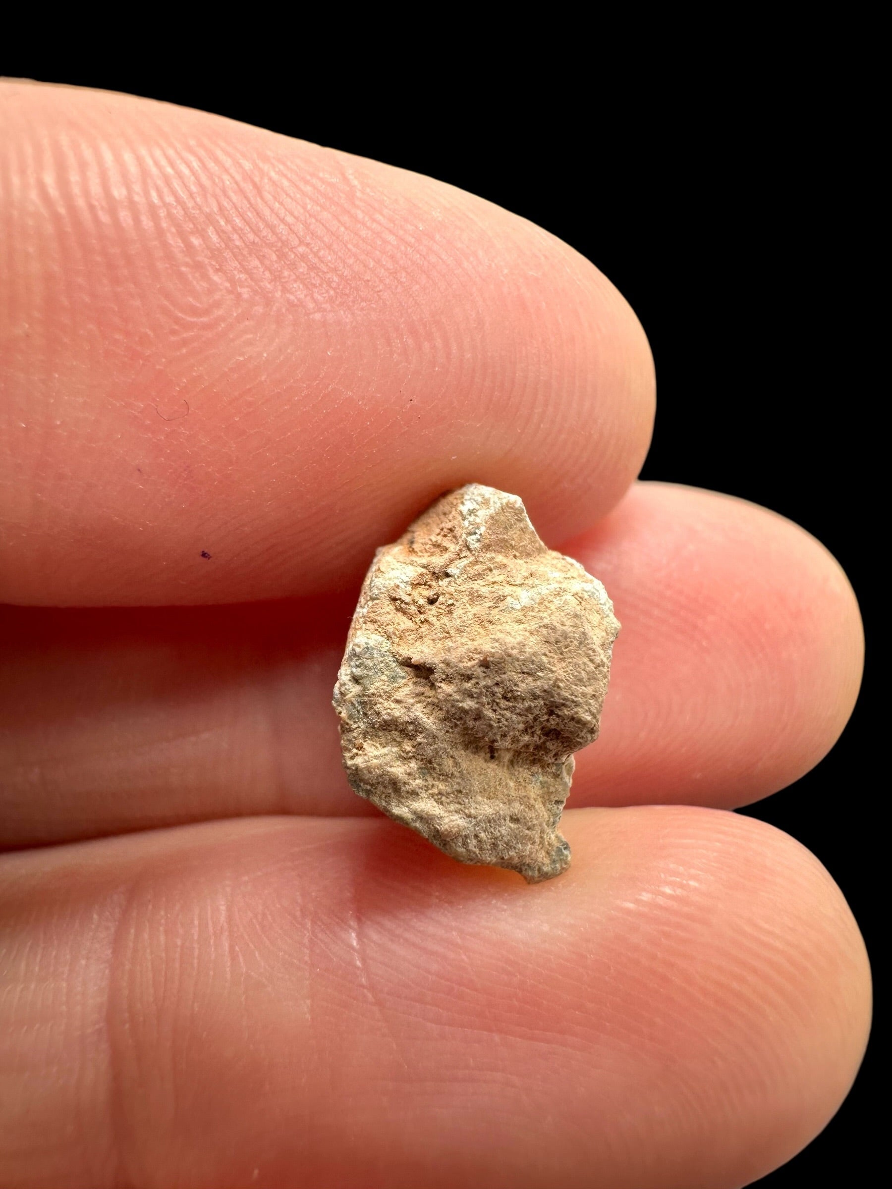 Lunar meteorite Bechar 007 – 0,8g – Algeria - MEBA90