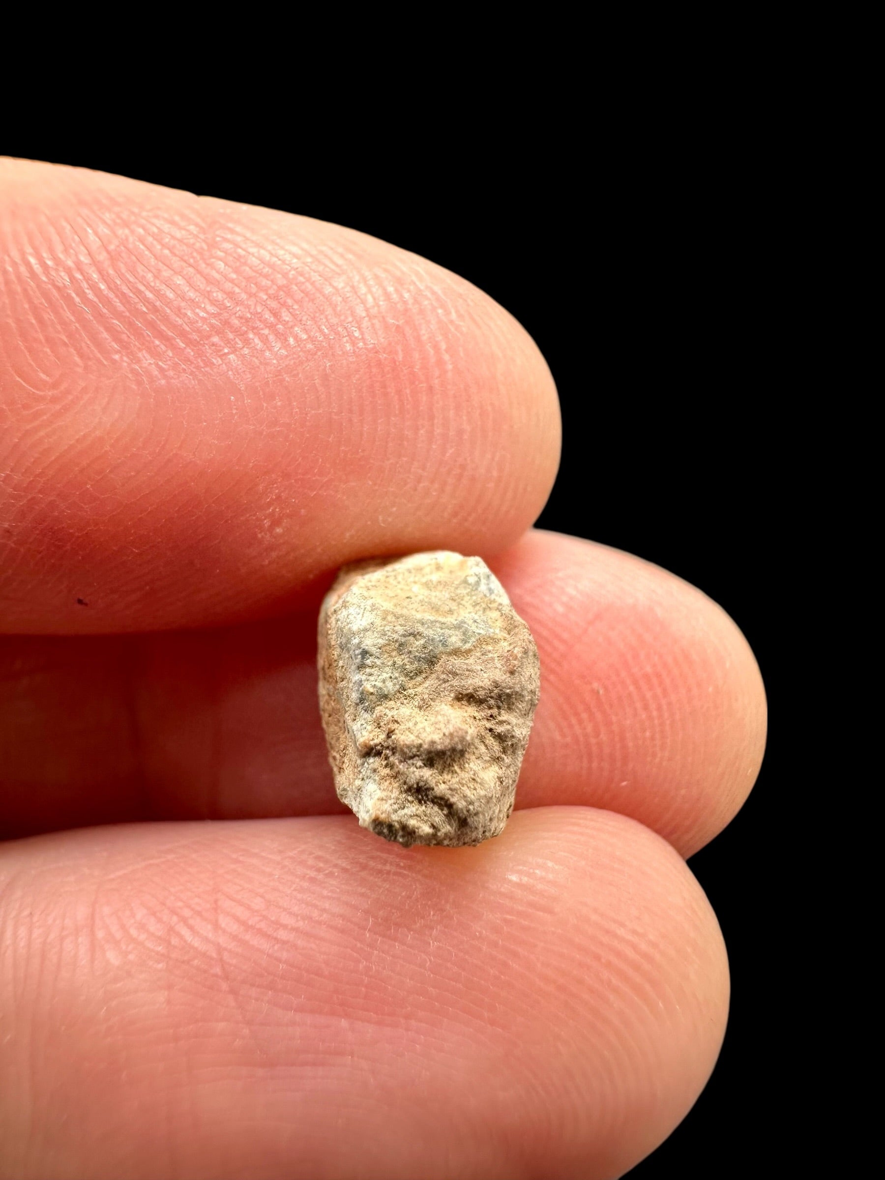 Lunar meteorite Bechar 007 – 0,7g – Algeria - MEBA94