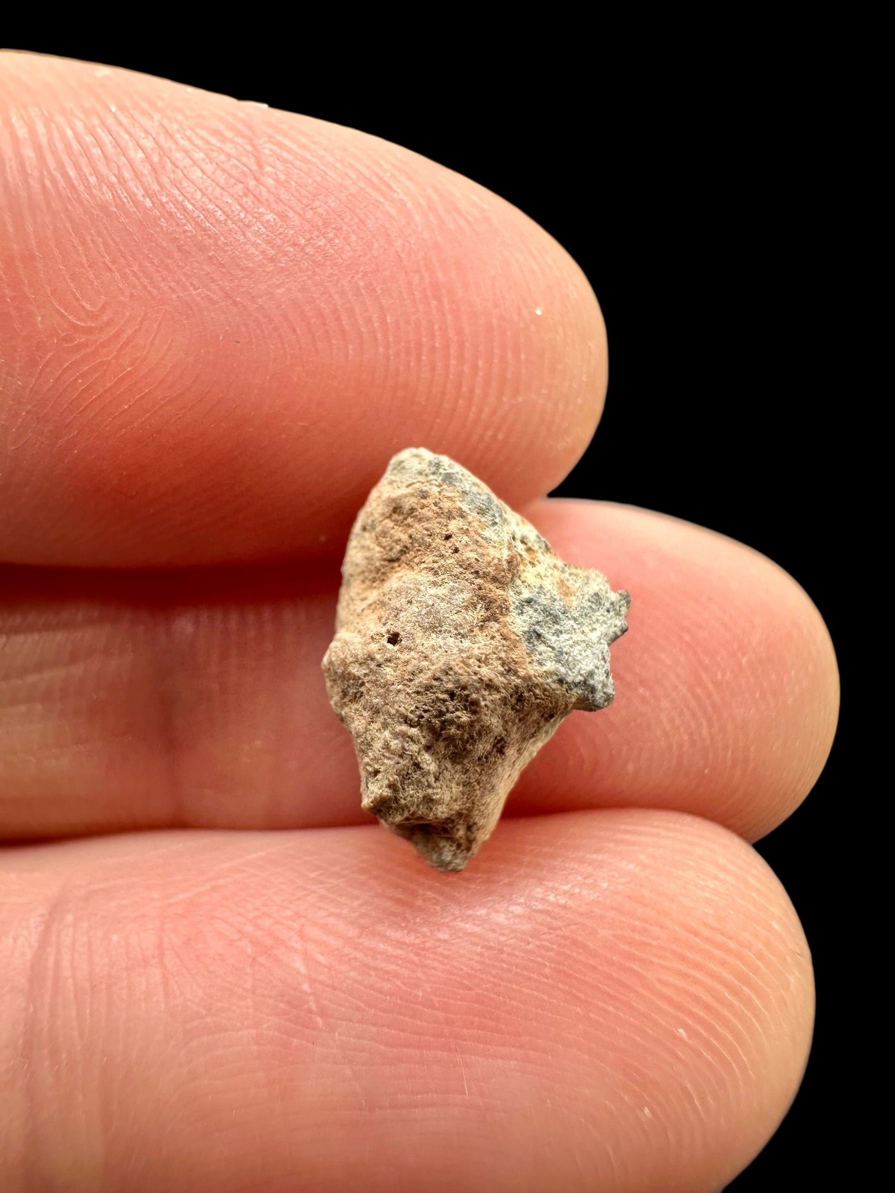 Lunar meteorite Bechar 007 – 0,6g – Algeria - MEBA98