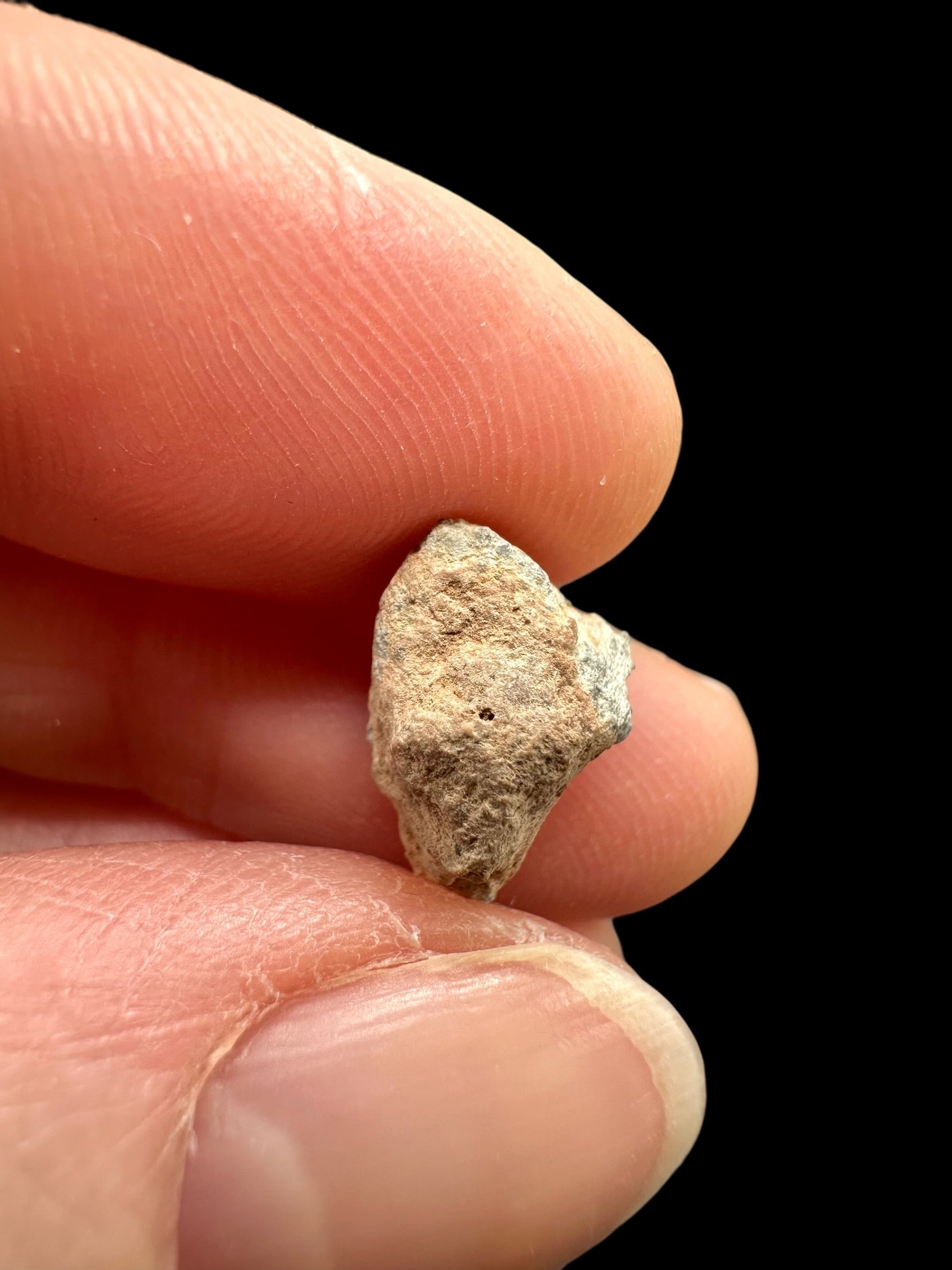 Lunar meteorite Bechar 007 – 0,6g – Algeria - MEBA98