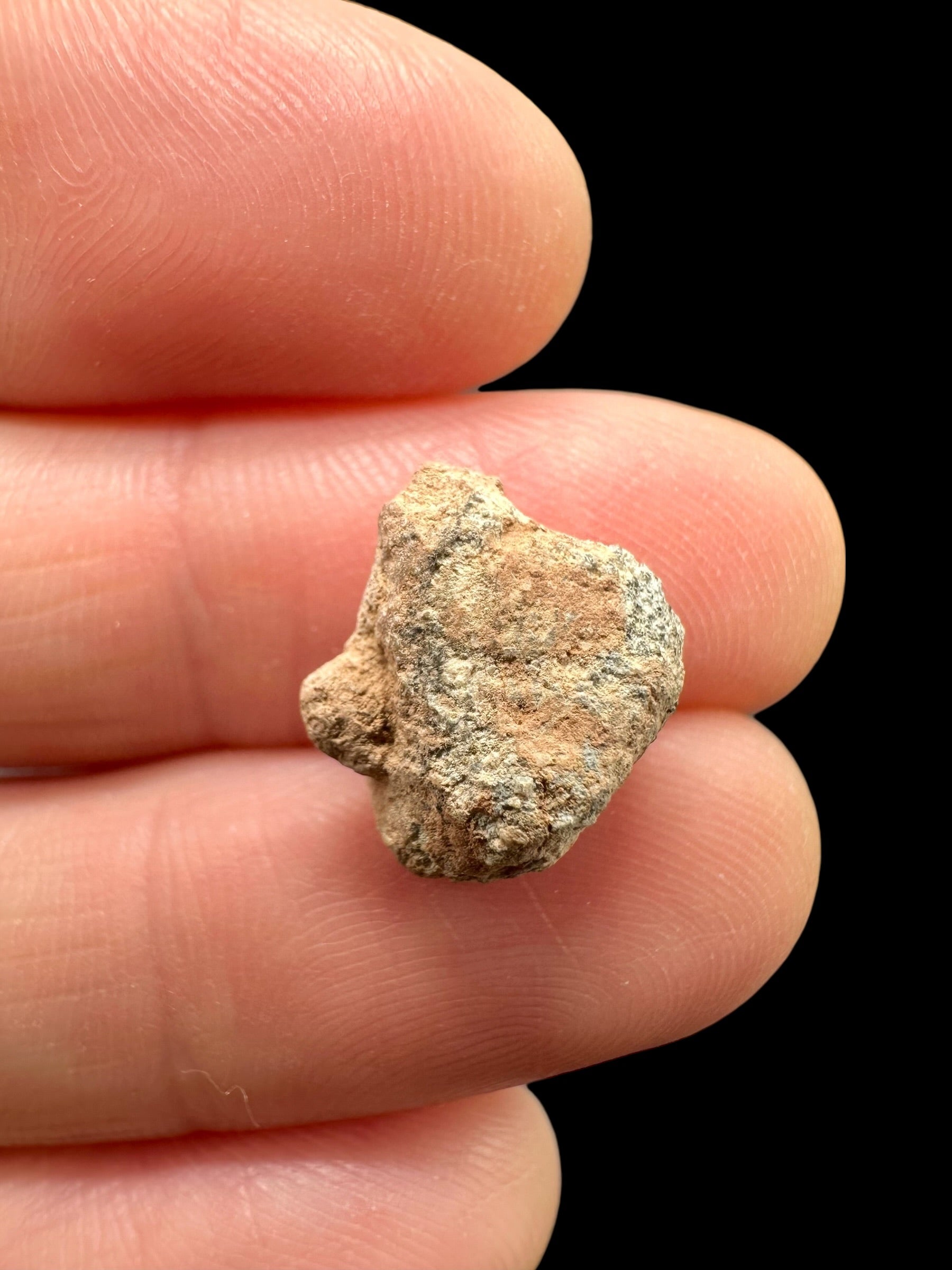Lunar meteorite Bechar 007 – 0,8g – Algeria - MEBA99