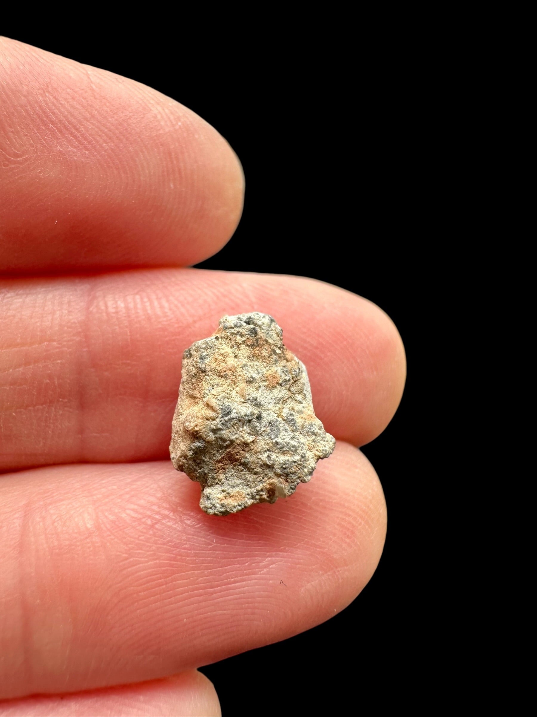 Lunar meteorite Bechar 007 – 0,6g – Algeria - MEBA102