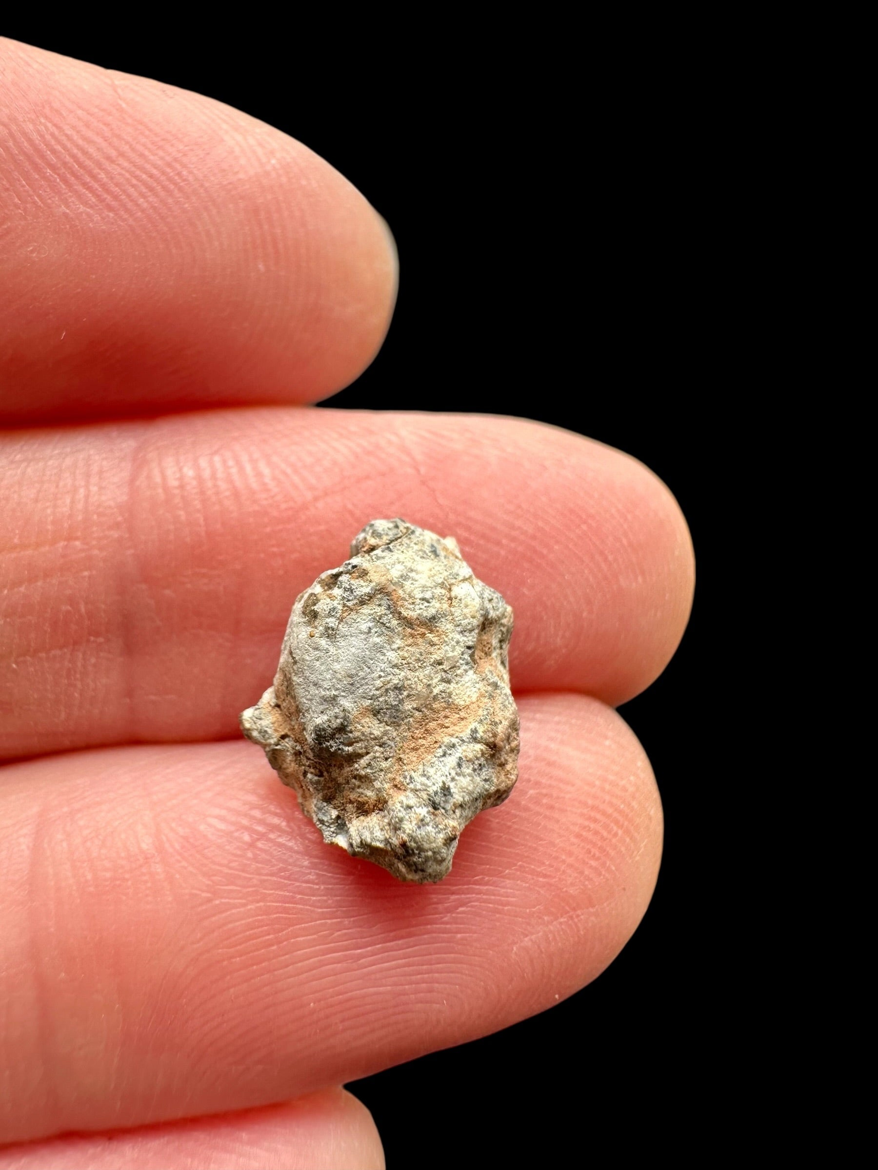 Lunar meteorite Bechar 007 – 0,6g – Algeria - MEBA102