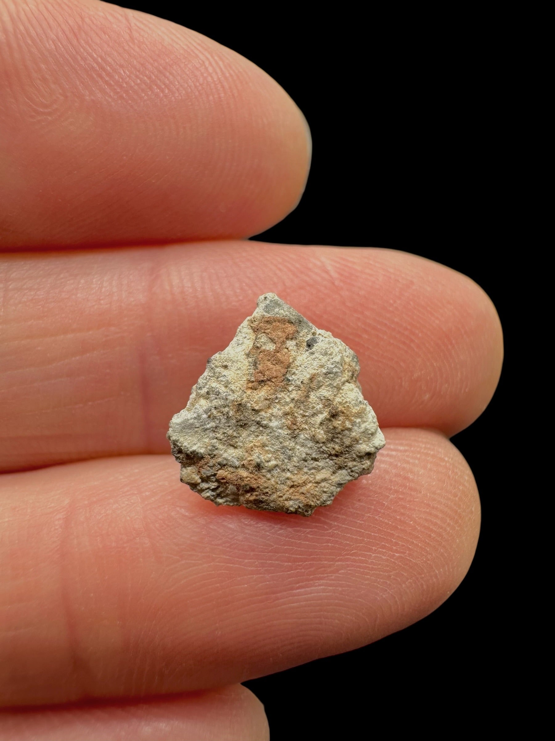 Lunar meteorite Bechar 007 – 0,7g – Algeria - MEBA104