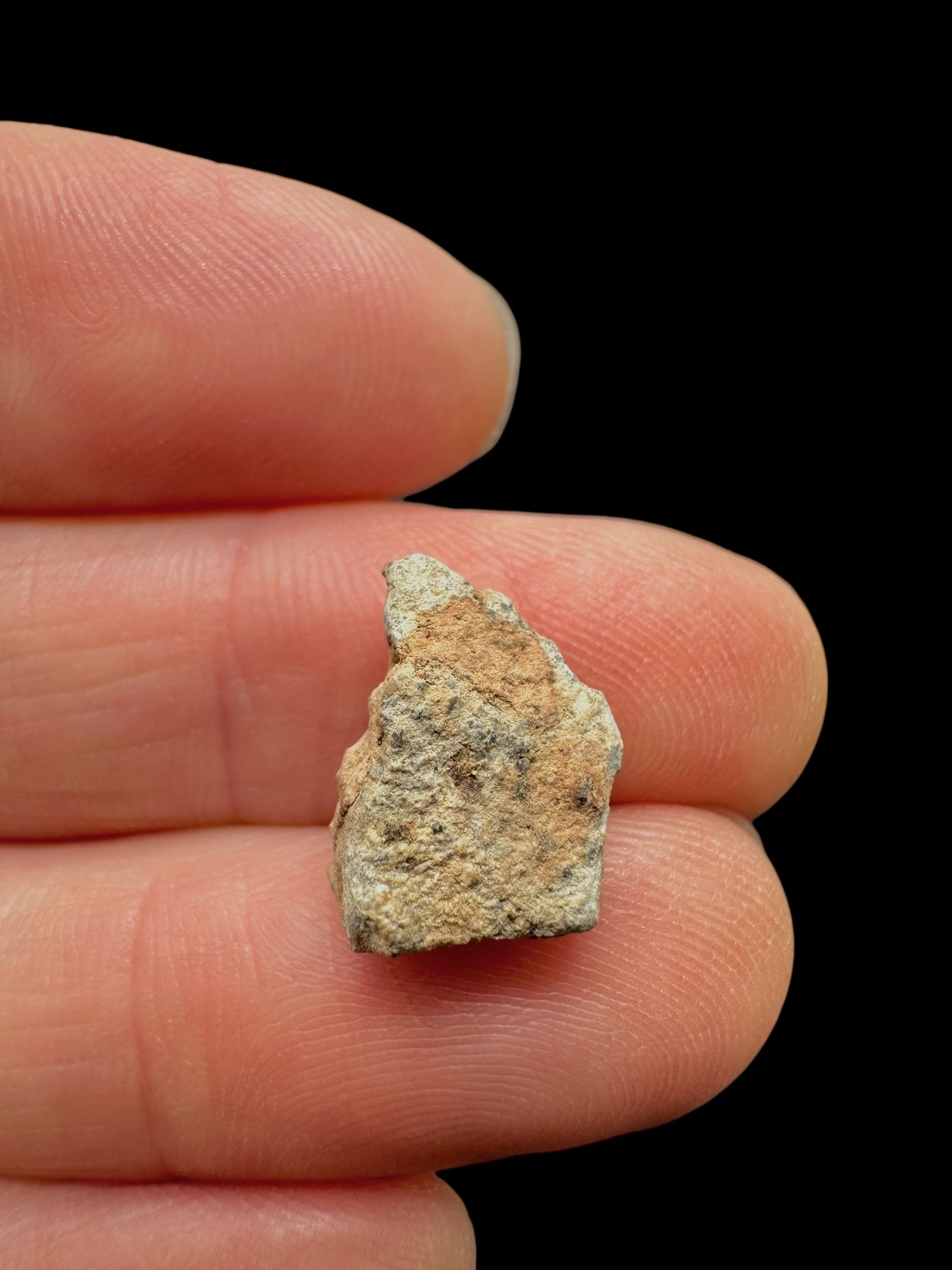 Lunar meteorite Bechar 007 – 0,8g – Algeria - MEBA105