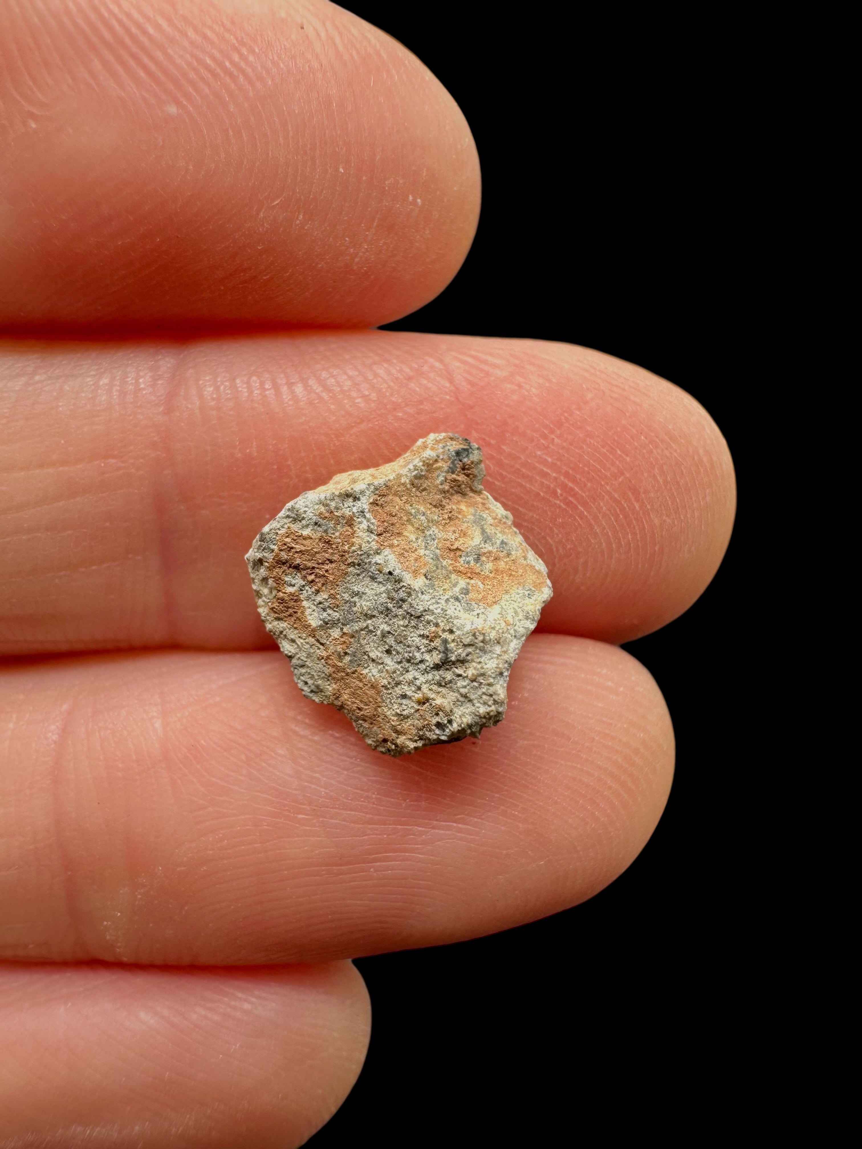 Lunar meteorite Bechar 007 – 0,6g – Algeria - MEBA109
