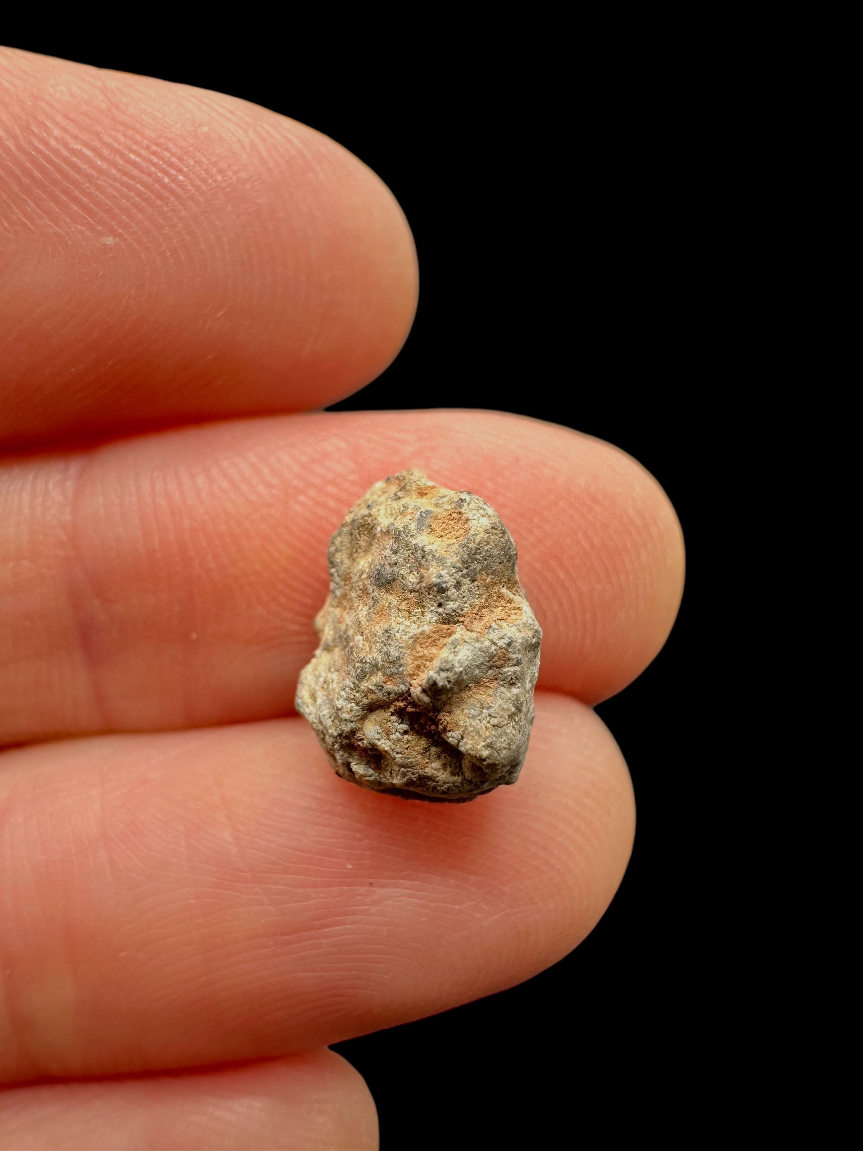 Lunar meteorite Bechar 007 – 0,7g – Algeria - MEBA111