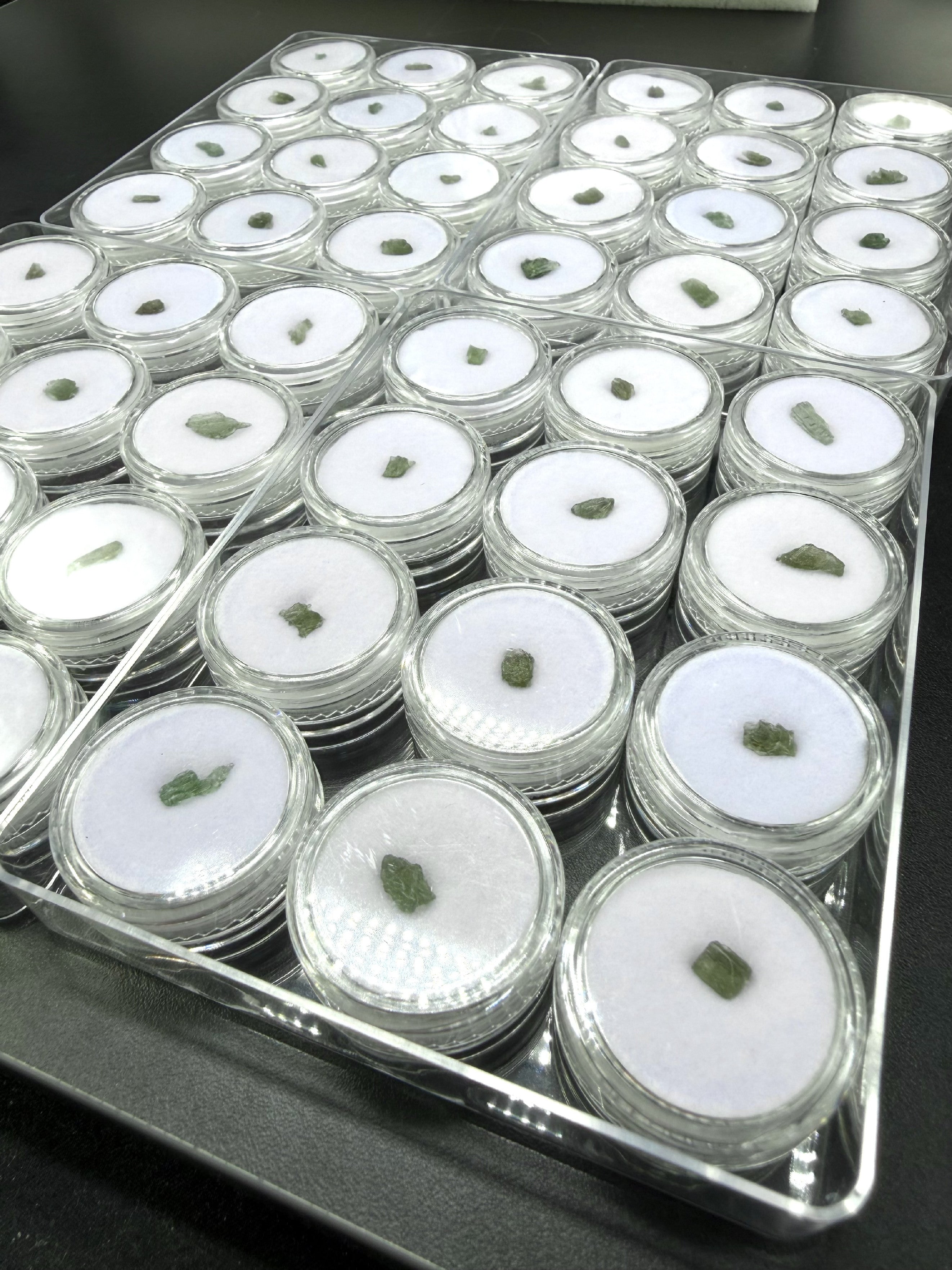 Moldavites in a box, 12 pieces (random piece) - VK05