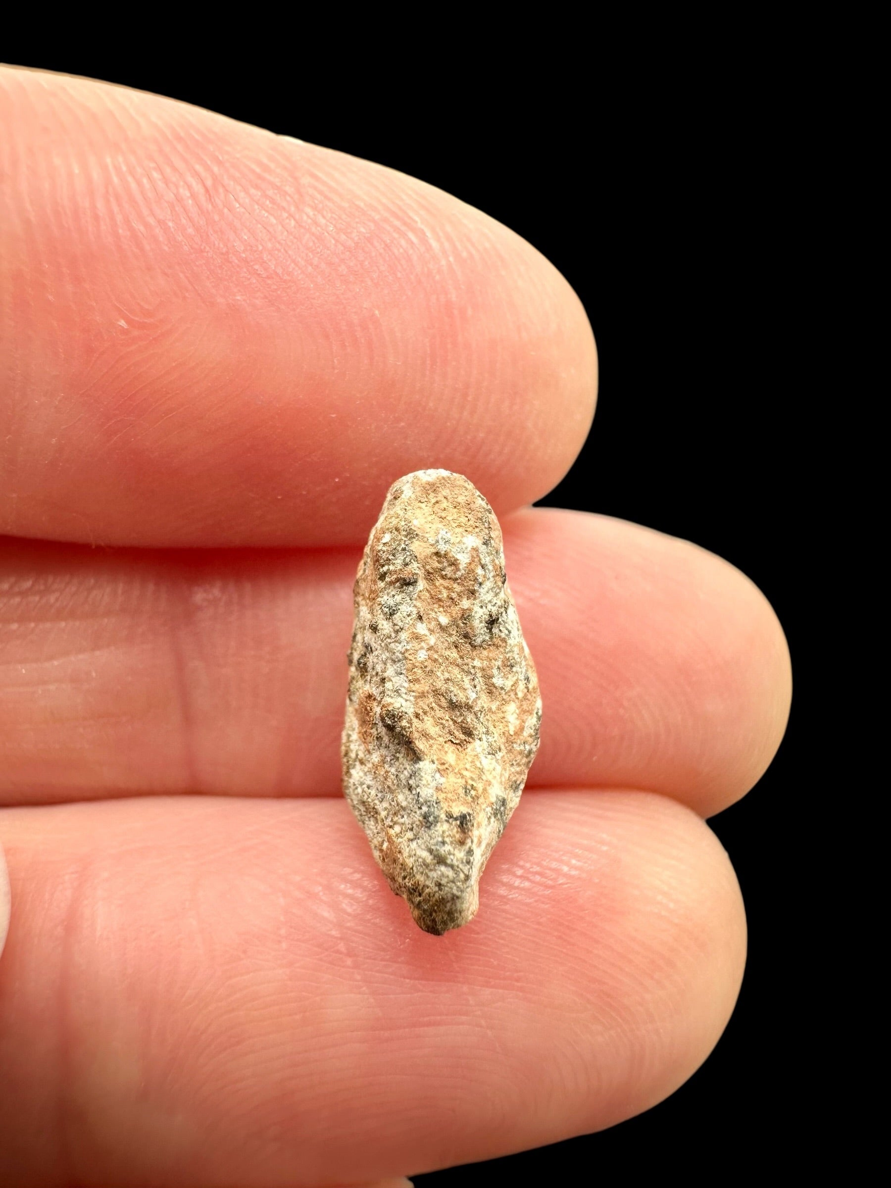 Lunar meteorite Bechar 007 – 0,6g – Algeria - MEBA116