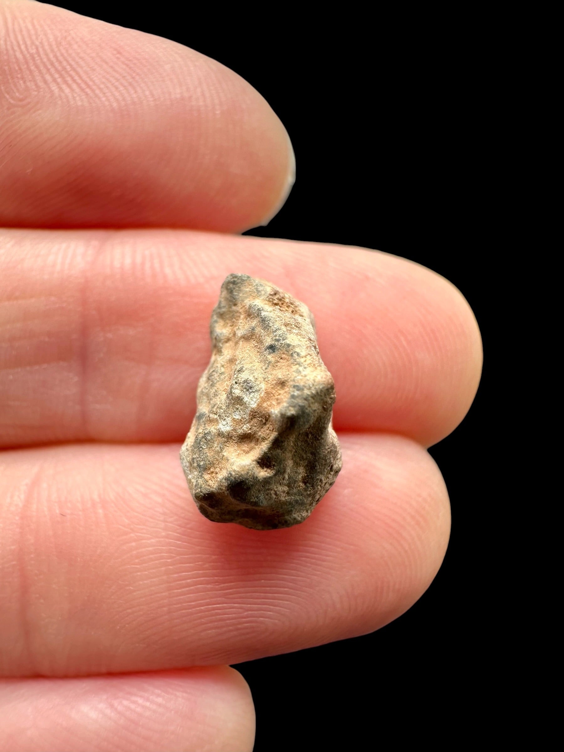 Lunar meteorite Bechar 007 – 0,8g – Algeria - MEBA125