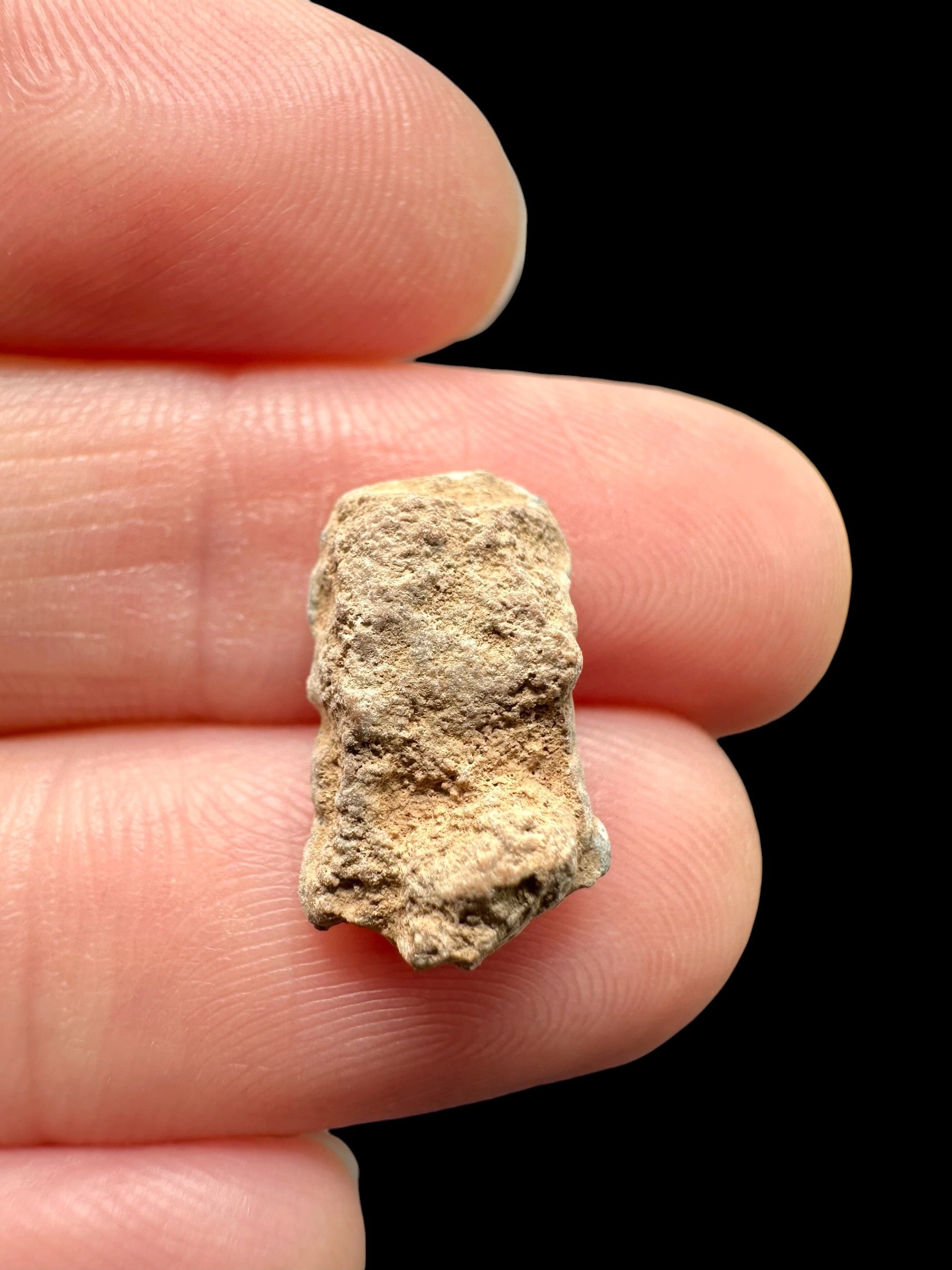 Lunar meteorite Bechar 007 – 0,8g – Algeria - MEBA126