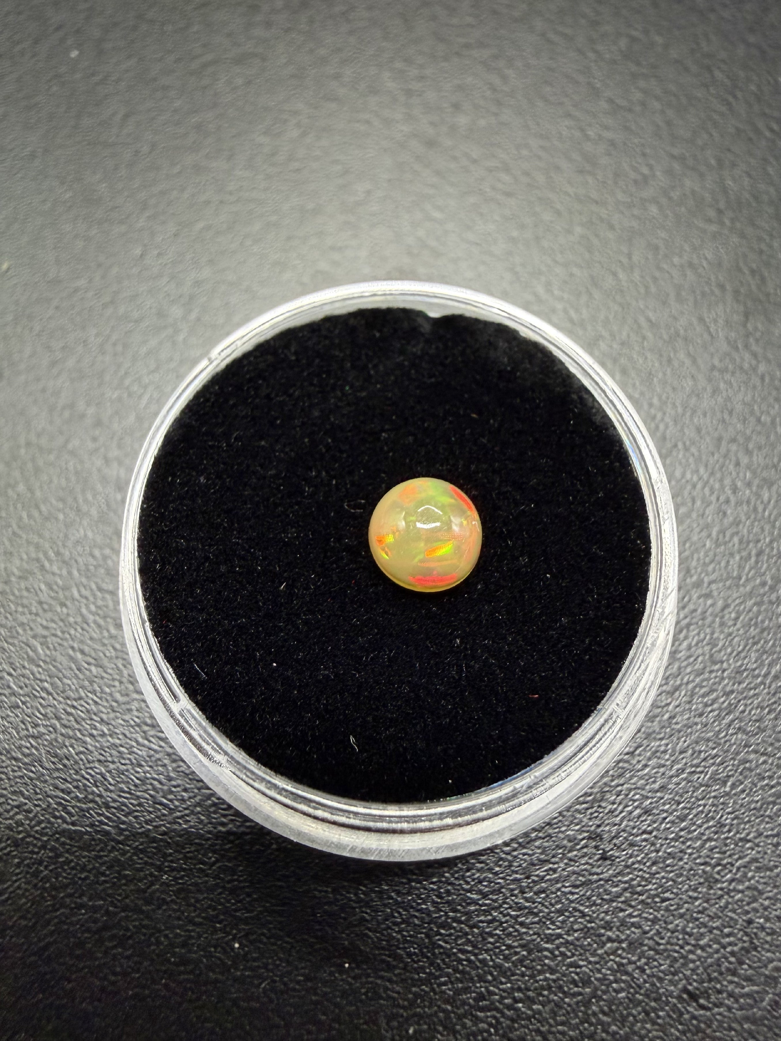 Precious opal cabochon 0,32ct – Welo, Ethiopia - OPK109