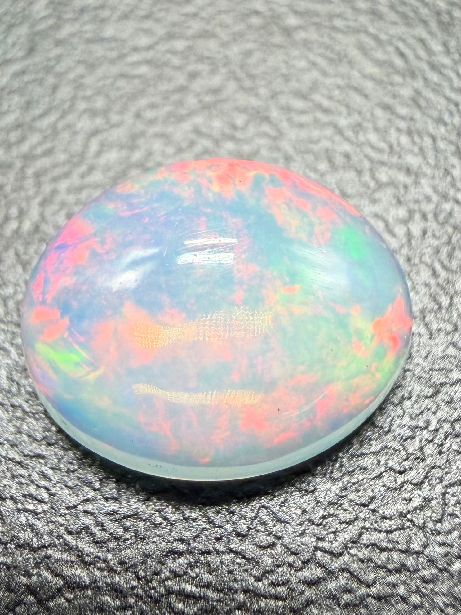 Precious opal cabochon 1,35ct – Welo, Ethiopia