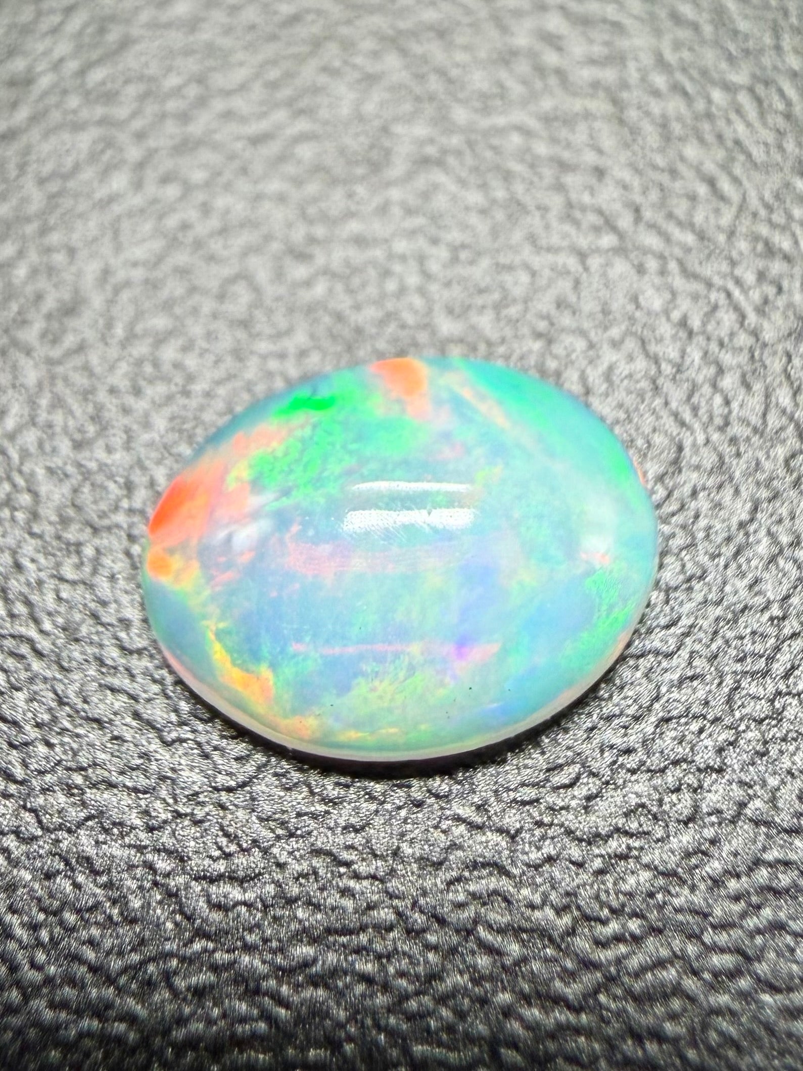 Precious opal cabochon 0,55ct – Welo, Ethiopia