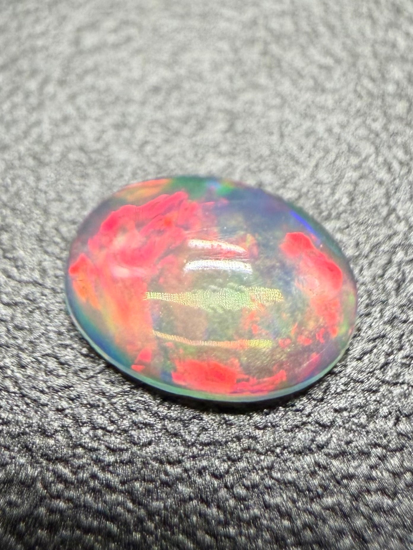 Precious opal cabochon 0,44ct – Welo, Ethiopia