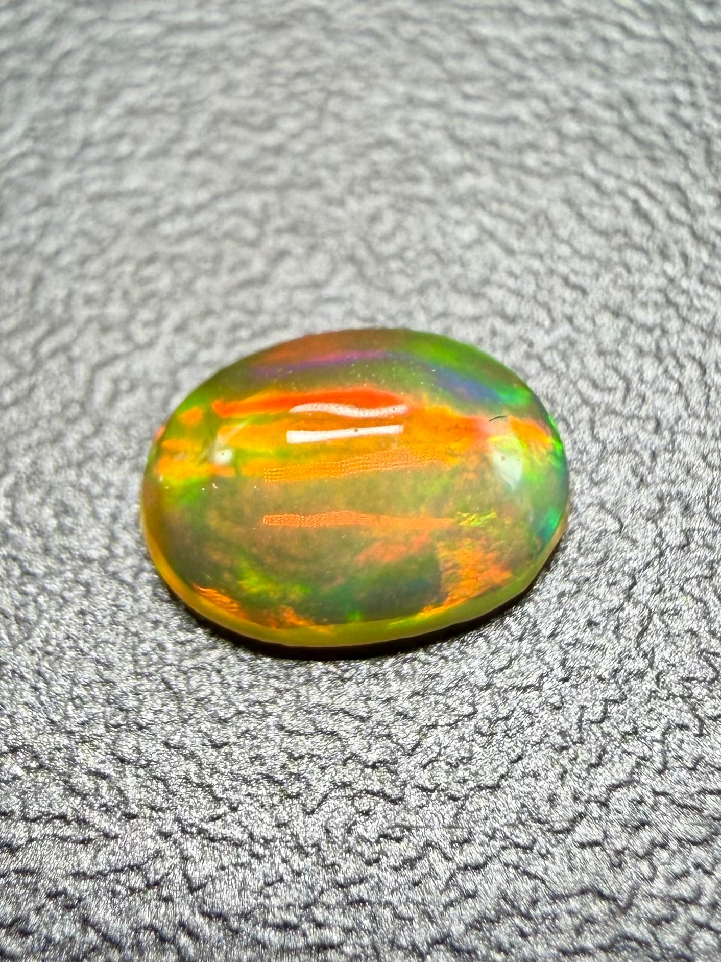 Precious opal cabochon 0,32ct – Welo, Ethiopia