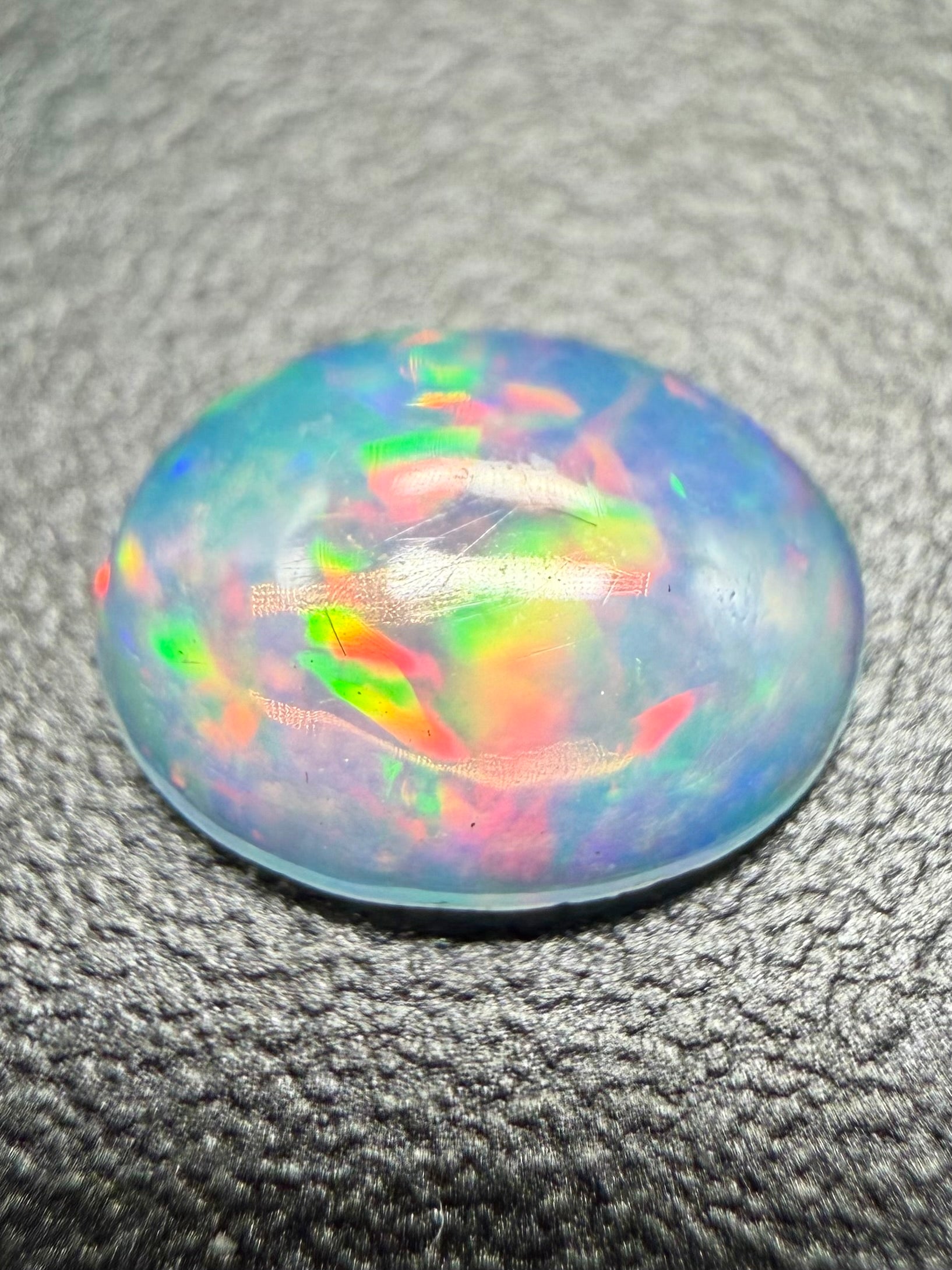 Precious opal Cabochon 0,65ct – Welo, Ethiopia