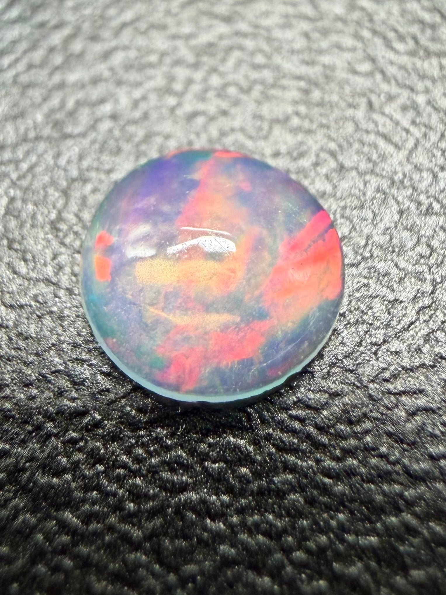 Precious opal cabochon 0,21ct – Welo, Ethiopia