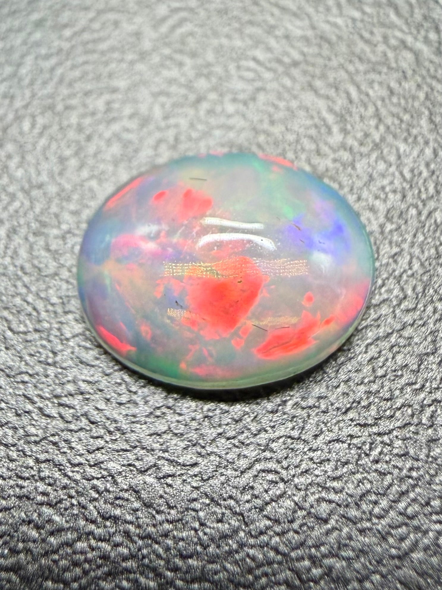 Precious opal cabochon 1,09ct – Welo, Ethiopia