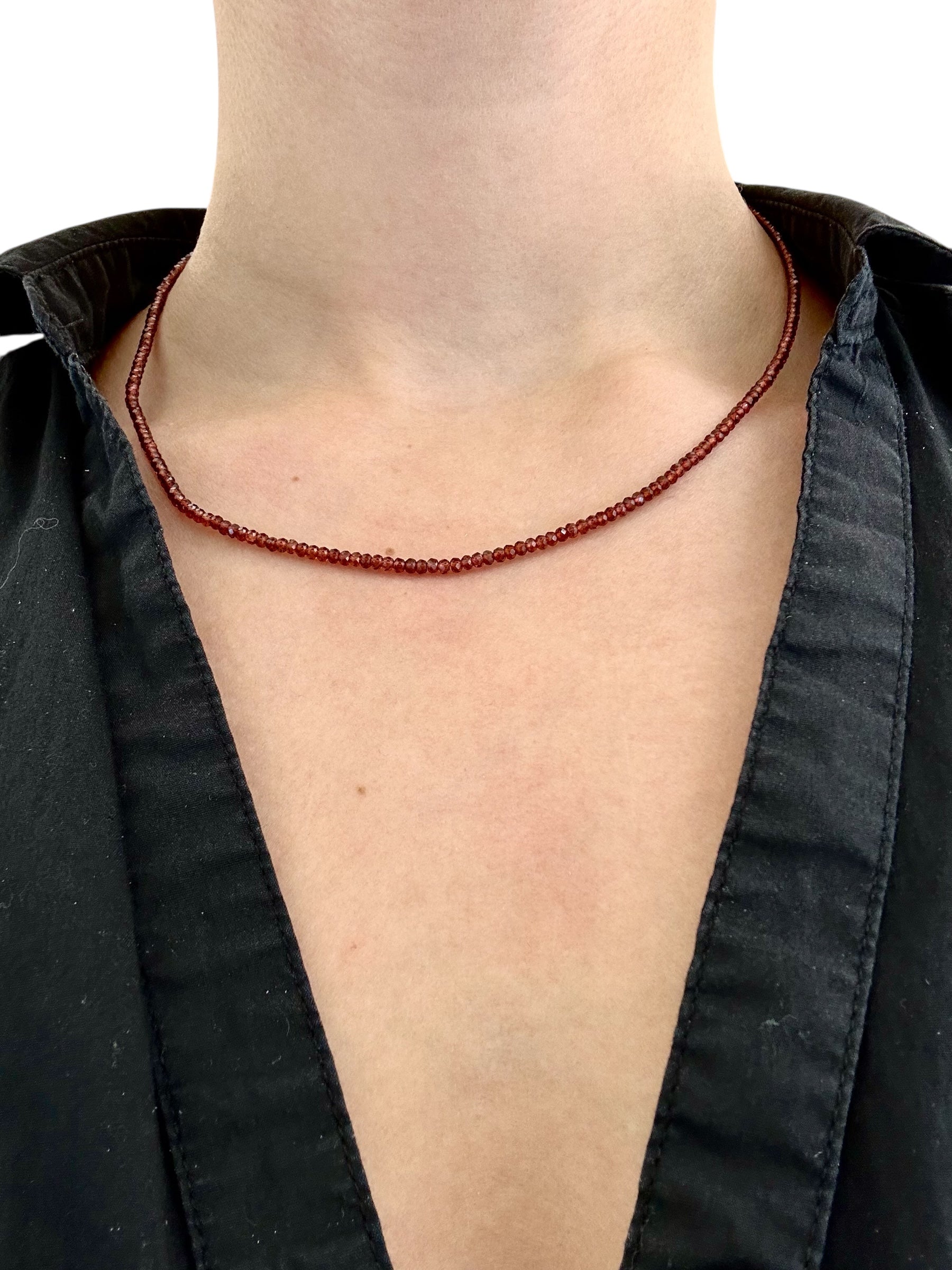 Garnet necklace 45 cm (2,5mm)